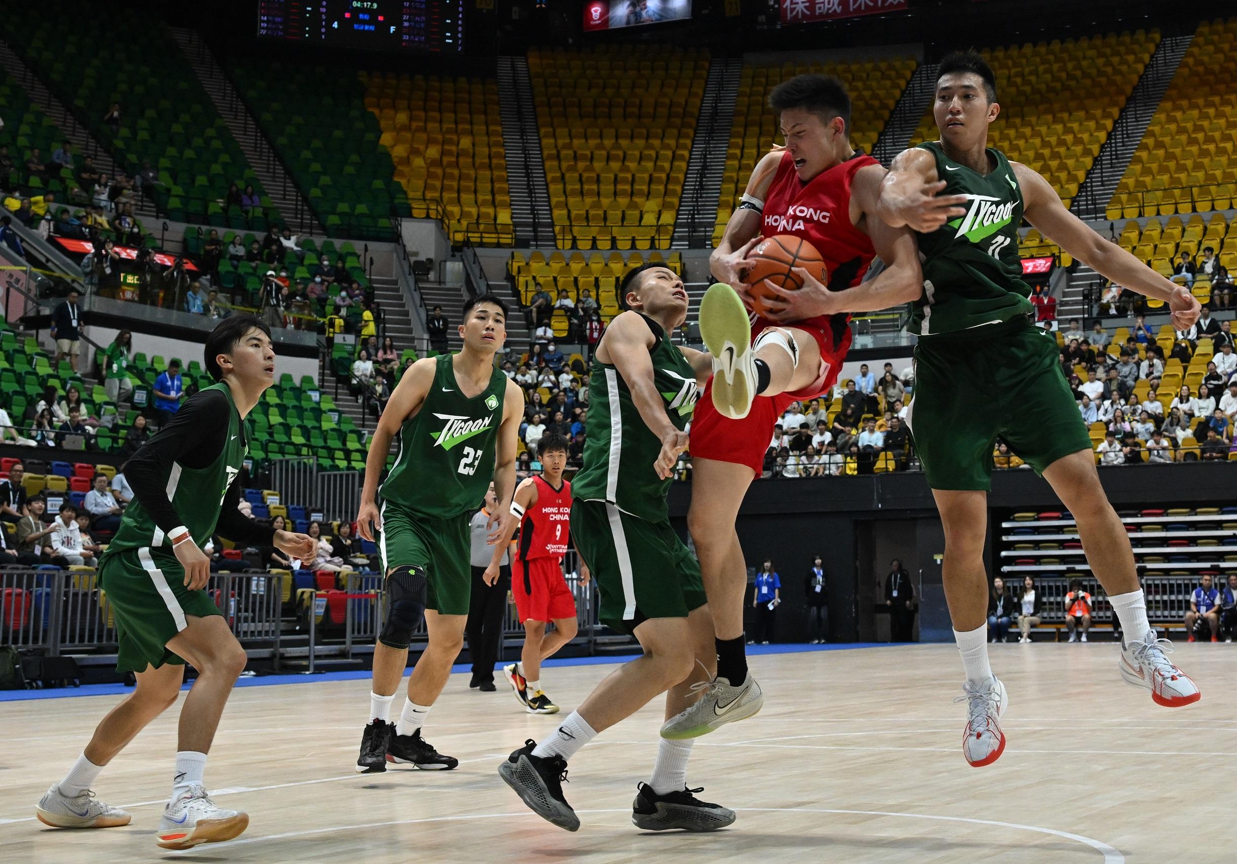 The 15th National Games Basketball (Men's U22) test event concluded at the Hong Kong Coliseum in Hung Hom today (April 27). Photos shows Hong Kong A1 Division Championship basketball team Tycoon competing with the Hong Kong Men's U22 representative team at the event.