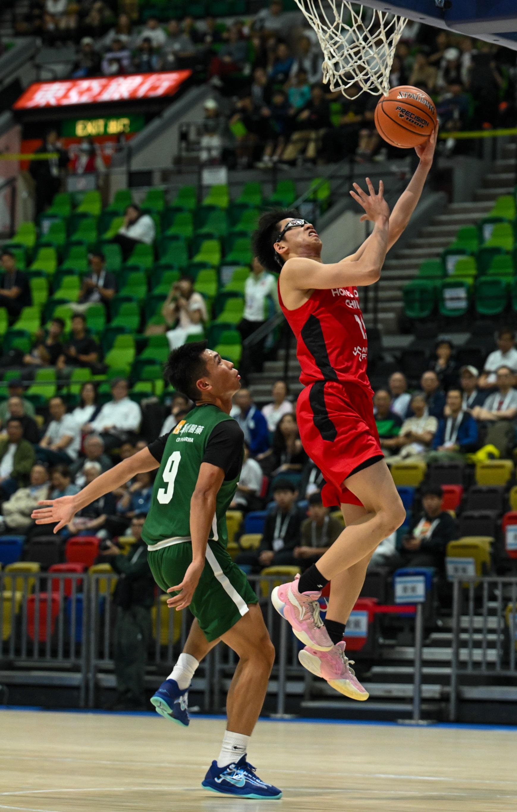 The 15th National Games Basketball (Men's U22) test event concluded at the Hong Kong Coliseum in Hung Hom today (April 27). Photos shows Hong Kong A1 Division Championship basketball team Tycoon competing with the Hong Kong Men's U22 representative team at the event.