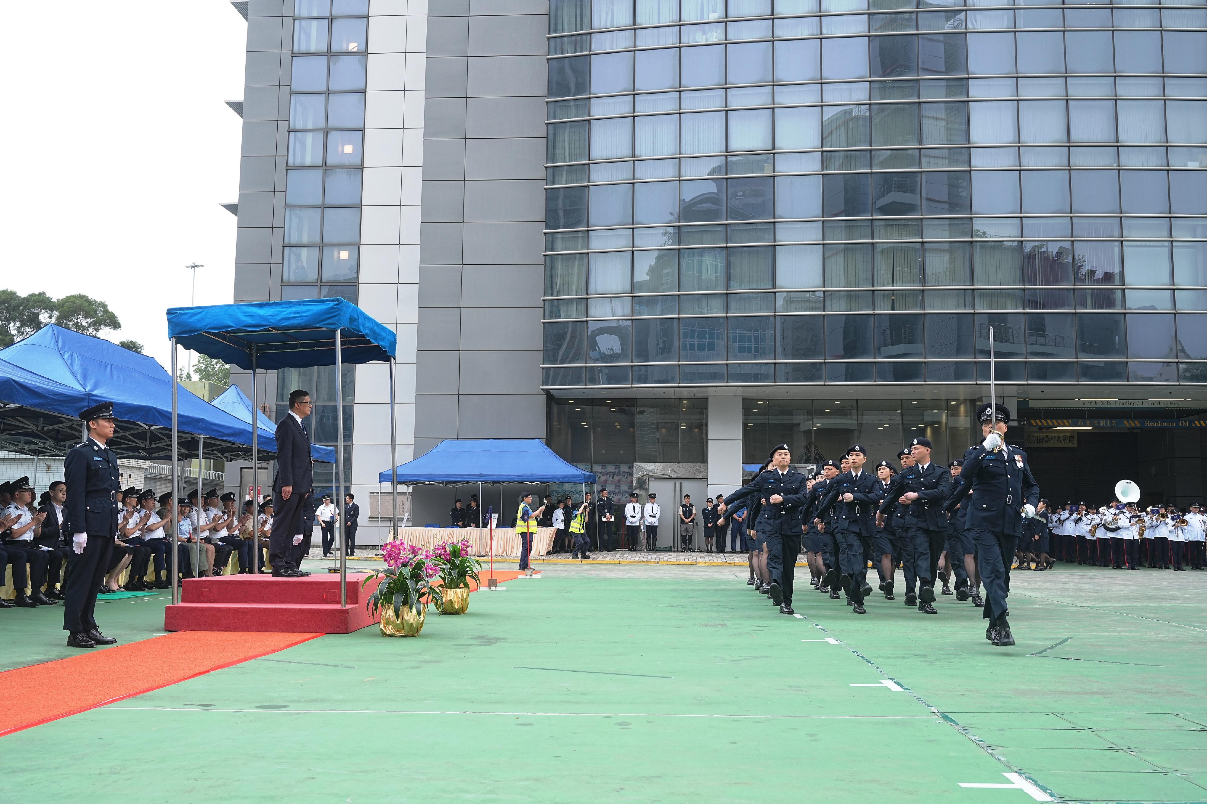 民眾安全服務隊（民安隊）今日（四月二十七日）在民安隊總部舉行第九十屆新隊員暨第十三屆特遣部隊借調計劃結業會操。圖示會操隊伍操越檢閱台。