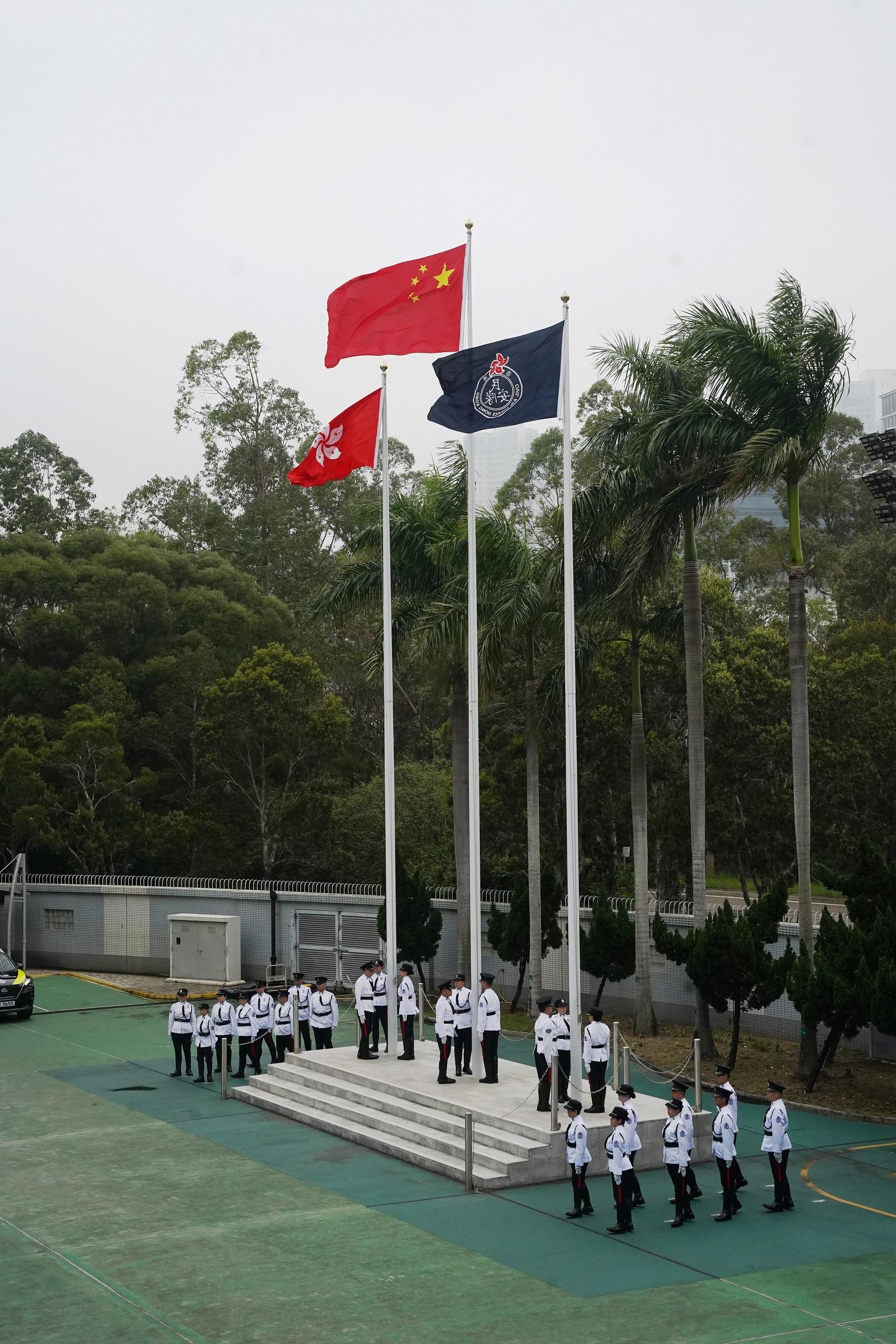 The Civil Aid Service (CAS) held the Passing-out Parade for the 90th Recruits and 13th Tactical Force Secondment Scheme at its headquarters today (April 27). Photo shows the CAS Guard of Honour conducting a flag-raising ceremony.