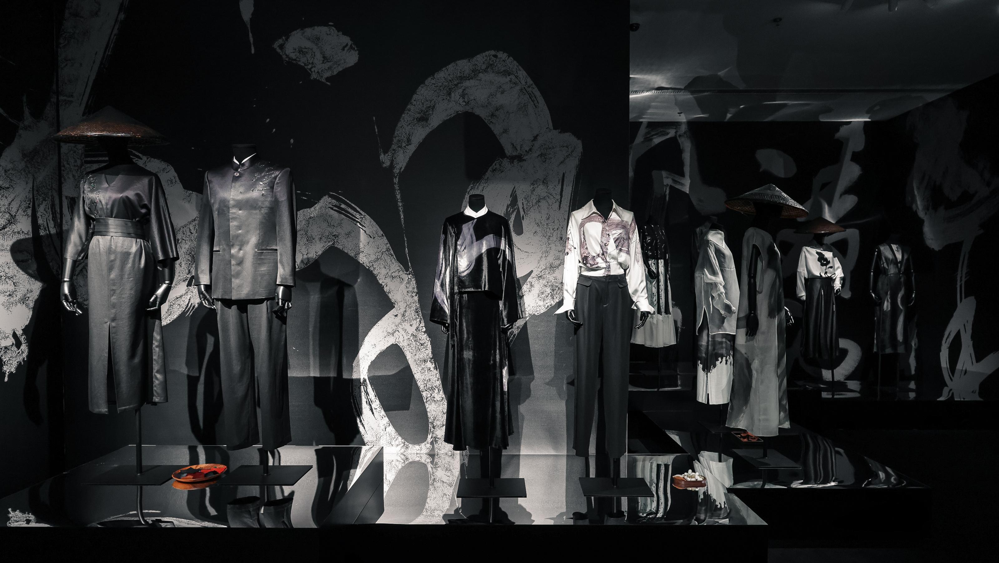 Co-organised by the Art Promotion Office and the Shenzhen Fringe Art Center, the first thematic exhibition, "Ink Impressions and Silk Inspirations" of the "Ink Art Ensembles" exhibition series in the Greater Bay Area, is on display until June 9 at the Guangming Culture and Art Center. Photo shows Mainland artist Xing Lili’s fashion creations.