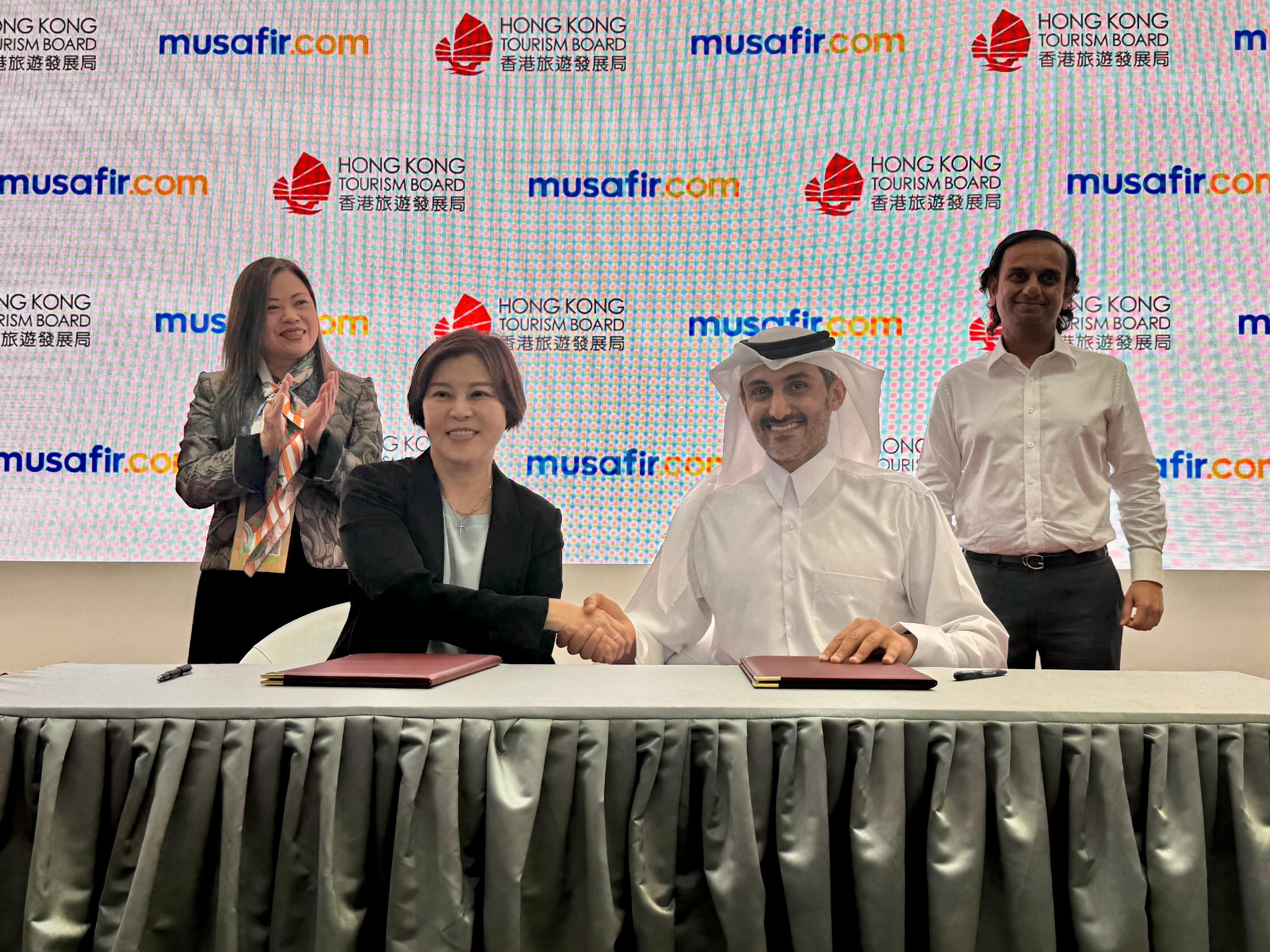 The Secretary for Culture, Sports and Tourism, Miss Rosanna Law, started her visit to Dubai, the United Arab Emirates (UAE) yesterday (April 28, Dubai time). Miss Law attended the Arabian Travel Market 2025 in the afternoon and witnessed the signing of Memorandum of Understanding at the Hong Kong Pavilion between the Hong Kong Tourism Board and a major travel agent in the Middle East, Musafir.com, which aimed to establish a framework for future co-operation.