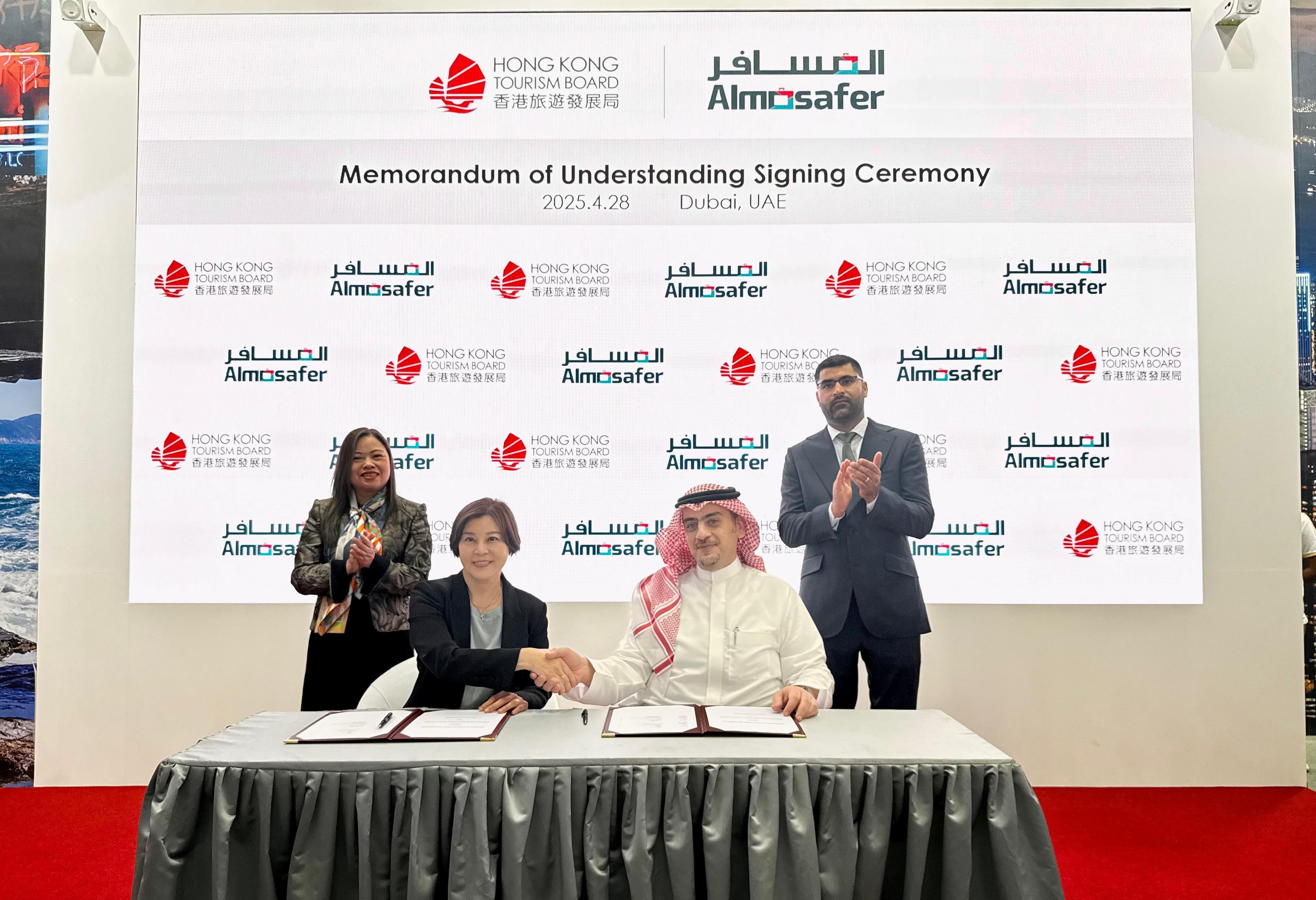 The Secretary for Culture, Sports and Tourism, Miss Rosanna Law, started her visit to Dubai, the United Arab Emirates (UAE) yesterday (April 28, Dubai time). Miss Law attended the Arabian Travel Market 2025 in the afternoon and witnessed the signing of Memorandum of Understanding at the Hong Kong Pavilion between the Hong Kong Tourism Board and a major travel agent in the Middle East, Almosafer International Travel and Tourism Company, which aimed to establish a framework for future co-operation.