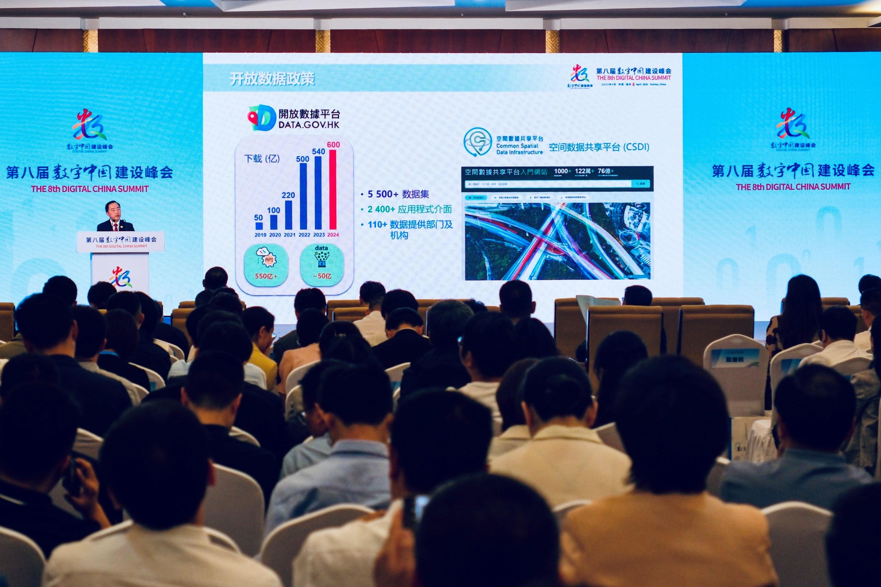 The Commissioner for Digital Policy, Mr Tony Wong, attended a sub-forum on e-government services of the 8th Digital China Summit in Fuzhou today (April 29) and delivered a keynote speech.