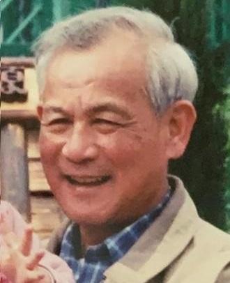 Leung Sum-chong, aged 83, is about 1.64 metres tall, 60 kilograms in weight and of thin build. He has a pointed face with yellow complexion and short white hair. He was last seen wearing a black cap, a dark vest jacket, a long-sleeved checked shirt, black trousers, black shoes and carrying a long umbrella.