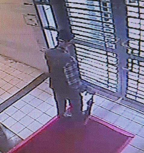 Leung Sum-chong, aged 83, is about 1.64 metres tall, 60 kilograms in weight and of thin build. He has a pointed face with yellow complexion and short white hair. He was last seen wearing a black cap, a dark vest jacket, a long-sleeved checked shirt, black trousers, black shoes and carrying a long umbrella.