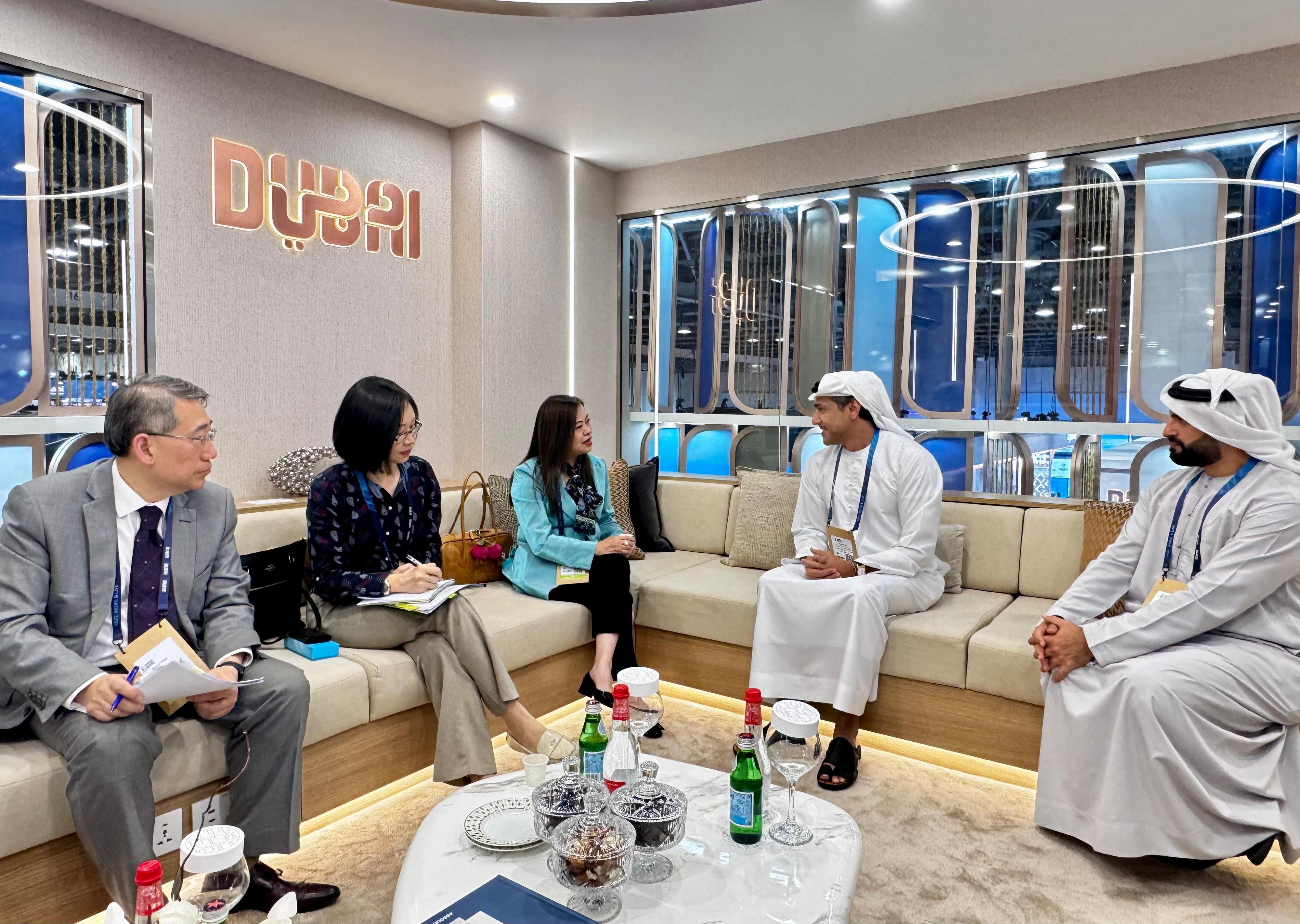 The Secretary for Culture, Sports and Tourism, Miss Rosanna Law, continued her visit to the United Arab Emirates on April 29 (Dubai time). Photo shows Miss Law (centre); the Deputy Commissioner for Tourism, Ms Joanne Chu (second left), and the Director-General of the Hong Kong Economic and Trade Office in Dubai, Mr Simon Chan (first left), meeting with the Chief Executive Officer of Dubai Corporation for Tourism and Commerce Marketing at Dubai Department of Economy and Tourism, HE Issam Kazim (second right).
