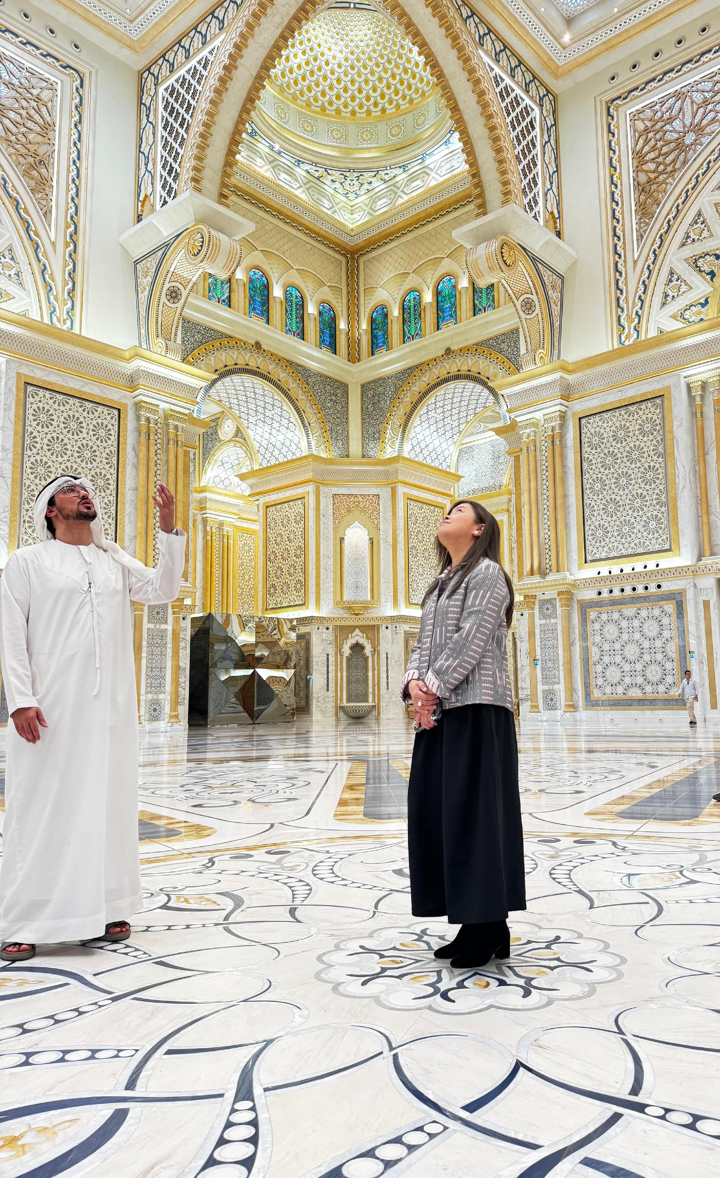 The Secretary for Culture, Sports and Tourism, Miss Rosanna Law, continued her visit to the United Arab Emirates today (April 30, Abu Dhabi time). Photo shows Miss Law visiting the Qasr Al Watan, the Presidential Palace.