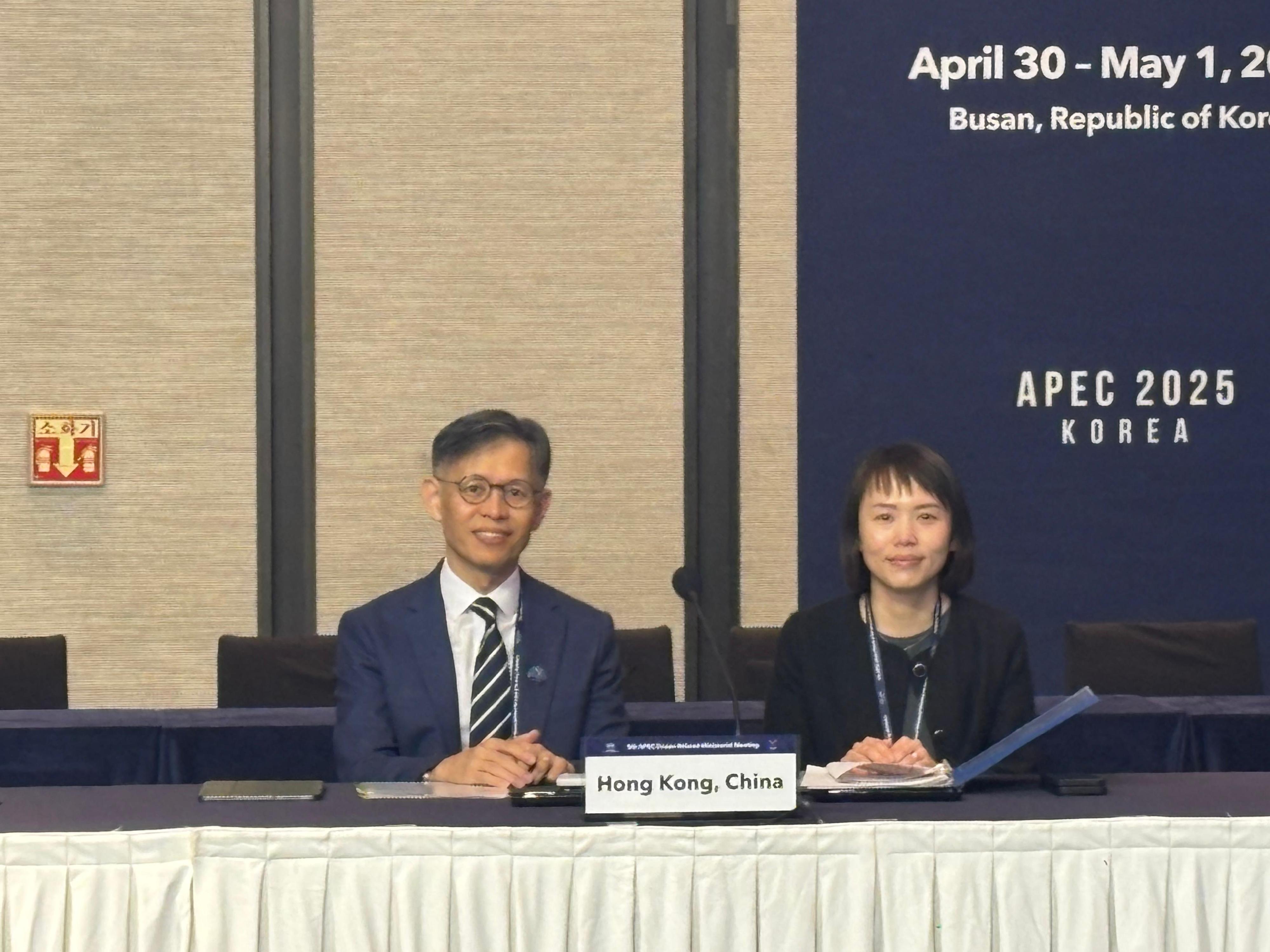 The Director of Agriculture, Fisheries and Conservation, Mr Mickey Lai, attended the 5th Asia-Pacific Economic Cooperation Ocean-Related Ministerial Meeting held yesterday (April 30) and today (May 1) in Busan, Korea. Photo shows Mr Lai (left) attending the meeting with a delegation member from the Environment and Ecology Bureau (right). 