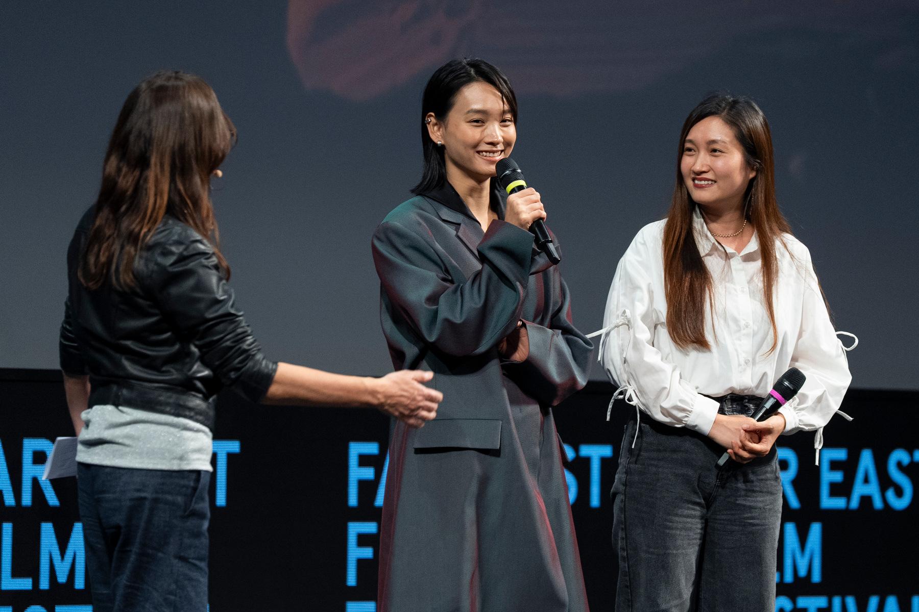 The Cultural and Creative Industries Development Agency of the Culture, Sports and Tourism Bureau and the Hong Kong Film Development Council led an industry delegation to participate in the 27th Far East Film Festival in Udine, Italy and presented screening events "Making Waves - Navigators of Hong Kong Cinema" to showcase 10 Hong Kong films to industry professionals and audiences from all over the world. Photo shows the post-screening meet-and-greet session of "Montages of a Modern Motherhood" held last night (April 30, Udine time).