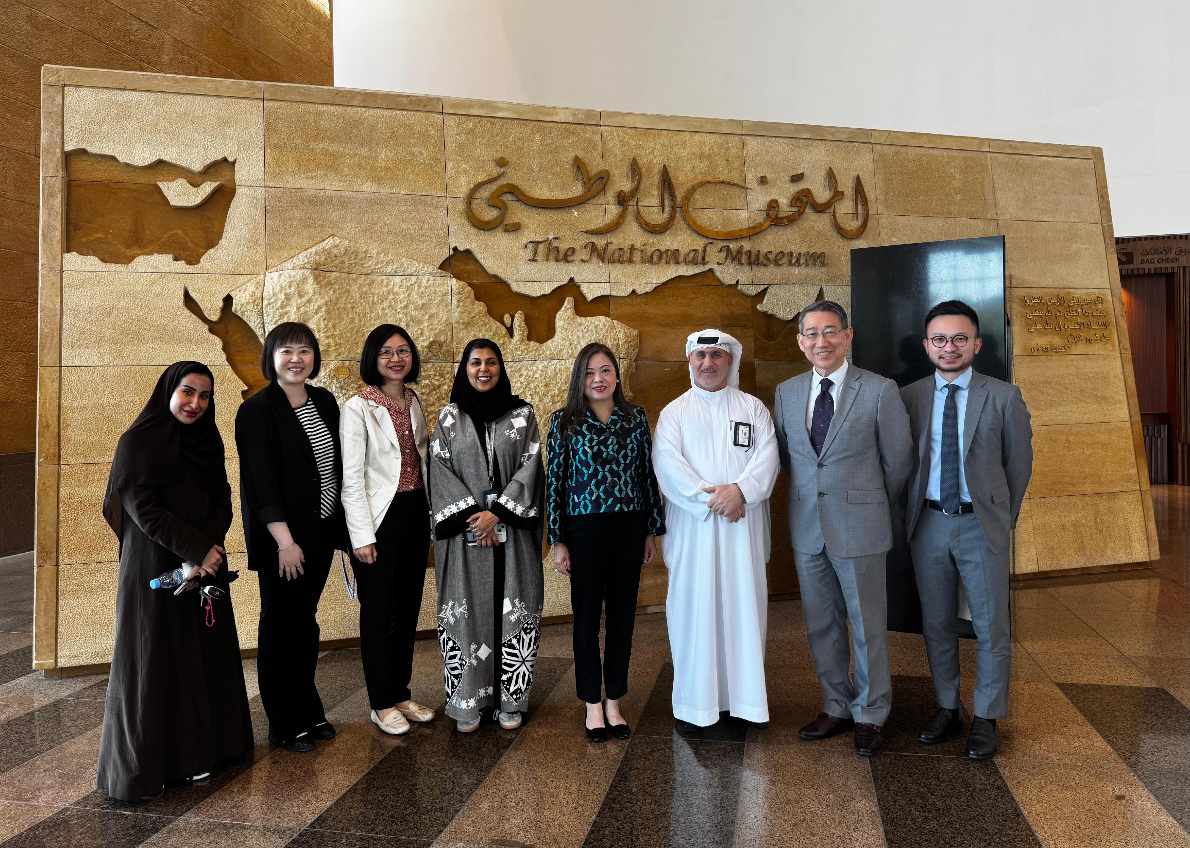 The Secretary for Culture, Sports and Tourism, Miss Rosanna Law, commenced her visit to Riyadh, Saudi Arabia today (May 1, Riyadh time). Photo shows Miss Law (fourth right), the Deputy Commissioner for Tourism, Ms Joanne Chu (third left), and the Director-General of the Dubai Economic and Trade Offices, Mr Simon Chan (second right) visited the Saudi National Museum, and pictured with the staff.