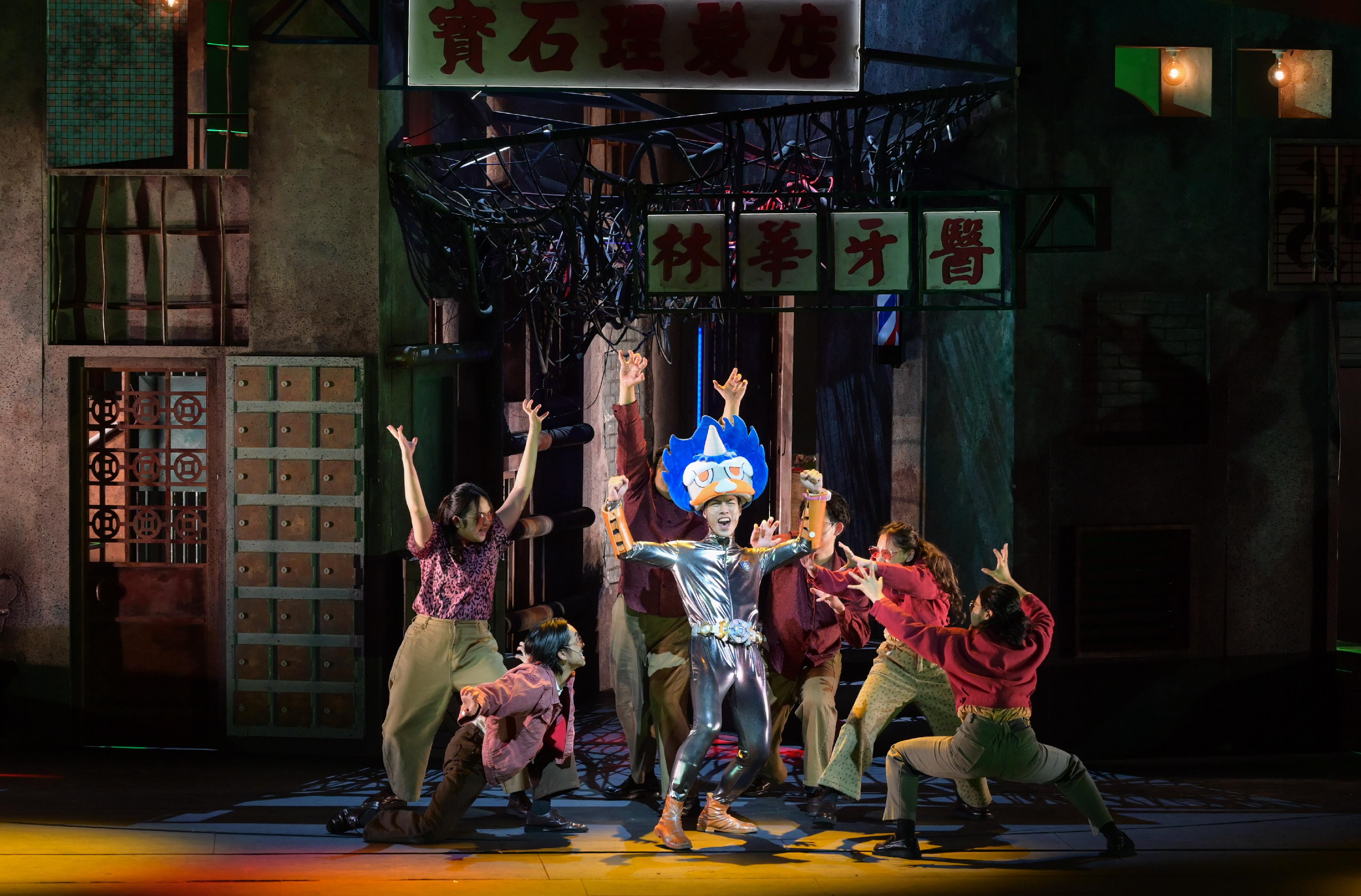 The Department of Justice held a large-scale Rule of Law Drama Day today (May 3) at the Grand Theatre of the Hong Kong Cultural Centre, presenting the drama "Rule of Law Academy - Adventure to the Stars" under the "Rule of Law through Drama" project.