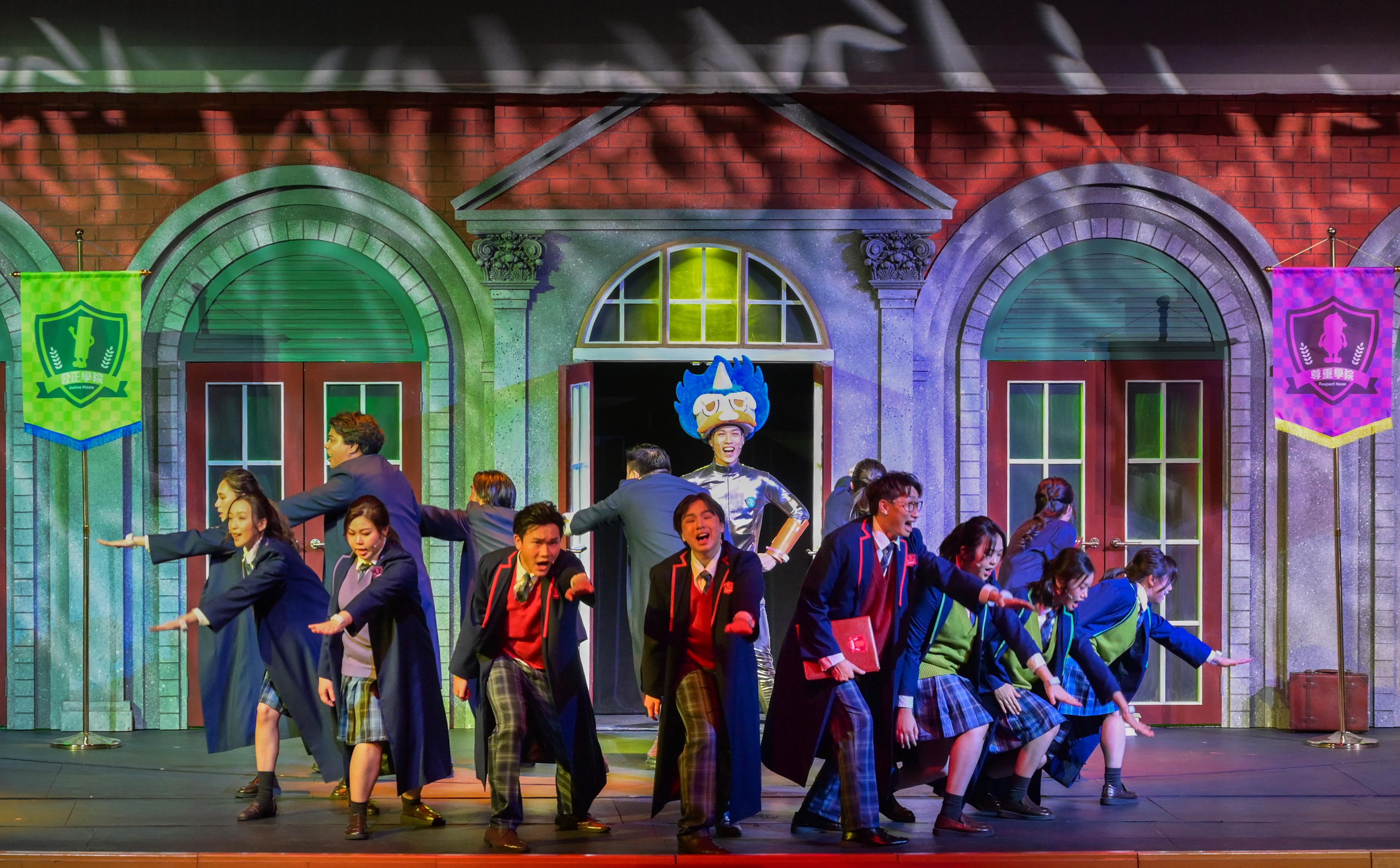 The Department of Justice held a large-scale Rule of Law Drama Day today (May 3) at the Grand Theatre of the Hong Kong Cultural Centre, presenting the drama "Rule of Law Academy - Adventure to the Stars" under the "Rule of Law through Drama" project.