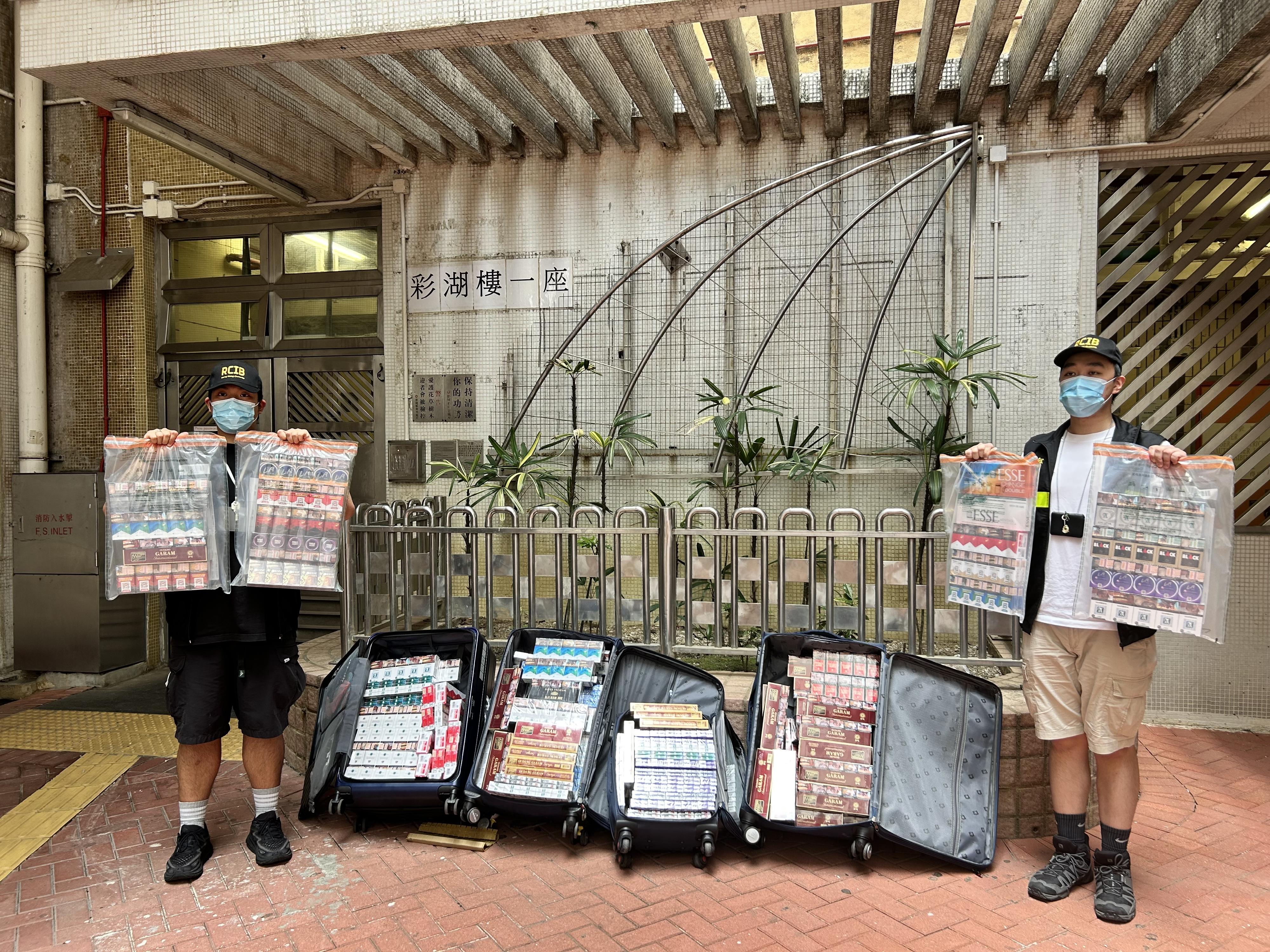 Hong Kong Customs today (May 4) conducted an anti-illicit cigarette operation in Sheung Shui, successfully dismantling two storage and distribution centres primarily operated by foreign domestic helpers. Around 200,000 suspected illicit cigarettes were seized in the operation, with an estimated market value of about $900,000 and a duty potential of approximately $660,000.
