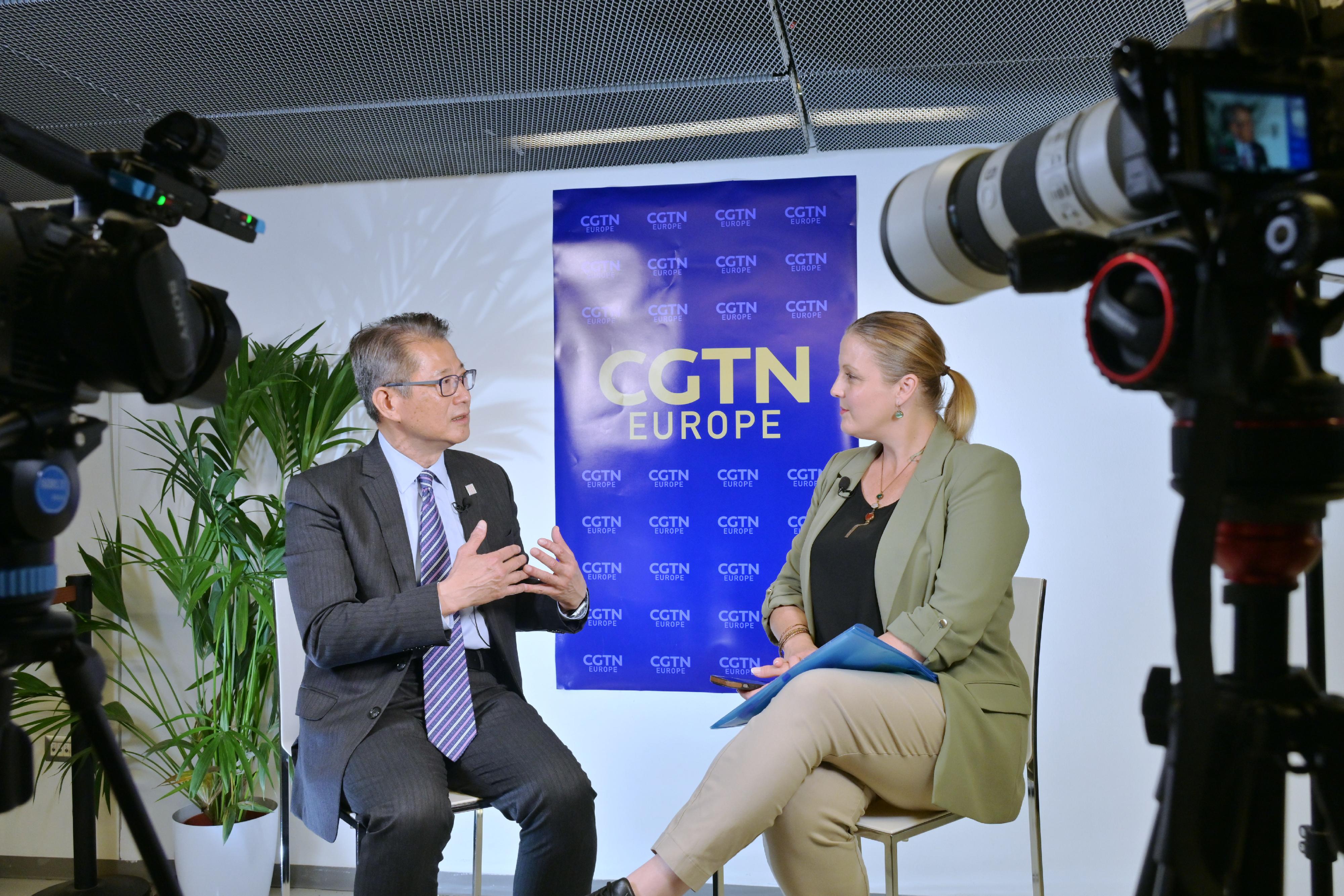 The Financial Secretary, Mr Paul Chan, continued his visit to Milan, Italy yesterday (May 6, Milan time) for the 58th Annual Meeting of the Asian Development Bank. Photo shows Mr Chan (left) receiving an interview from international media.