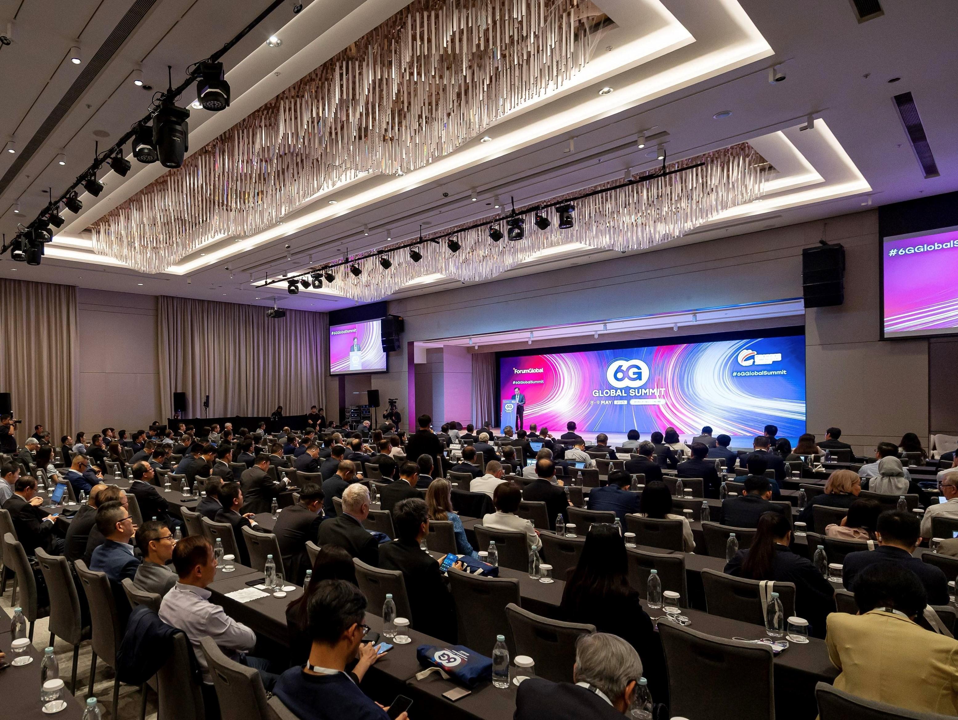The two-day 6G Global Summit, held for the first time in the Asia-Pacific region, opened today (May 8) in Hong Kong. The prominent international conference attracted over 600 participants from more than 80 countries, including high-level representatives from policymakers, regulatory bodies, international organisations, telecommunications operators and corporations, as well as industry experts and scholars, to explore the potential of the sixth-generation mobile communications technology in shaping a better future.