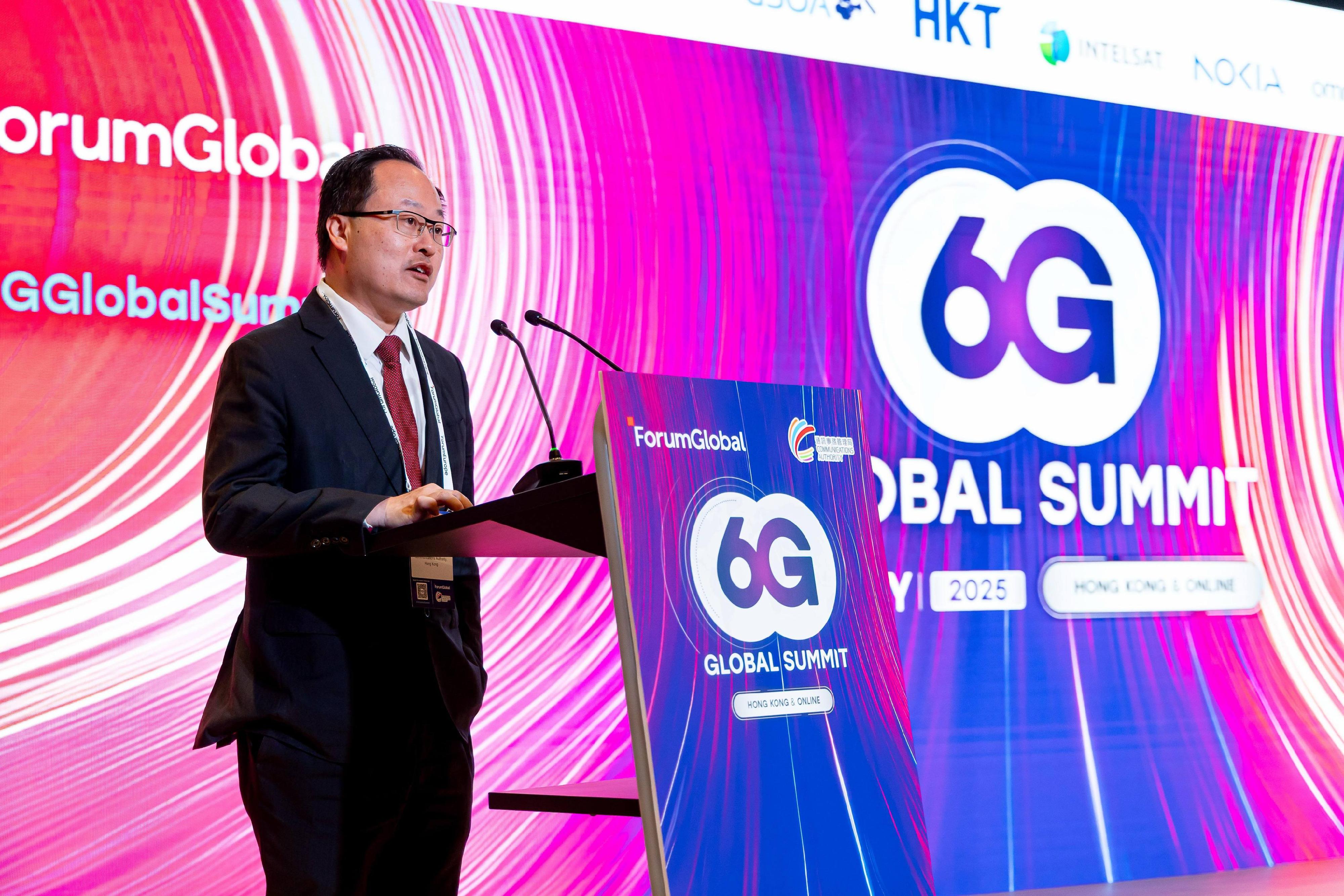 首次在亞太區舉行的6G全球高峰會今日（五月八日）在香港開幕，為期兩日。圖示通訊事務管理局主席孫靖乾在高峰會下午環節發表主題演講。