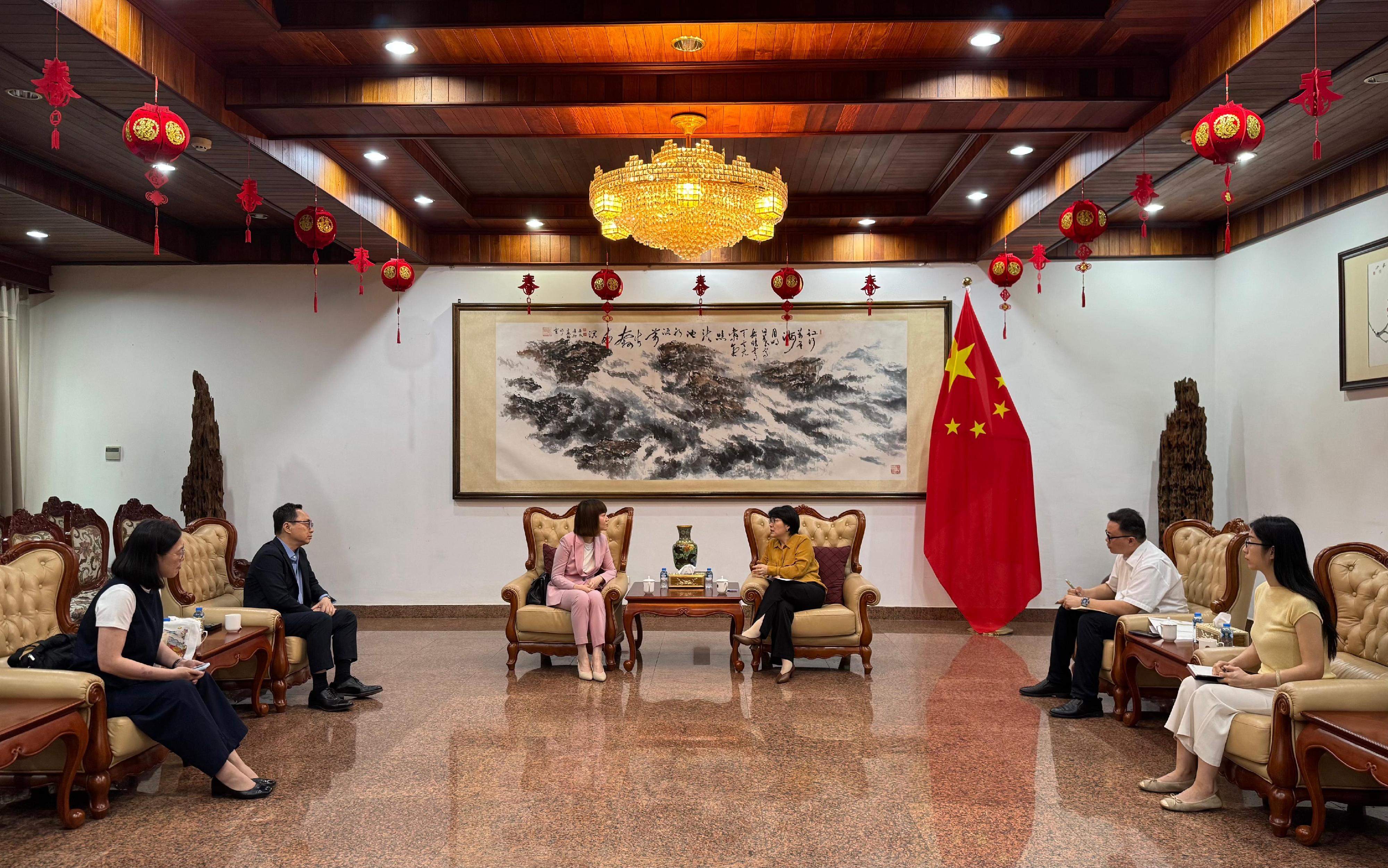 The Hong Kong Economic and Trade Office in Singapore (Singapore ETO) concluded an official visit to Vientiane, the capital of Laos, between May 6 and 7 (Vientiane time). The visit aimed to deepen understanding and collaboration with the Laotian government and business sectors, while further strengthening bilateral relations in trade, investment, and people-to-people exchanges. The Commissioner for the Development of the Guangdong-Hong Kong-Macao Greater Bay Area (GBA), Ms Maisie Chan (third left), and the Director of the Singapore ETO, Mr Owin Fung (second left), paid a courtesy call on the Ambassador Extraordinary and Plenipotentiary of the People's Republic of China to the Lao People's Democratic Republic, Ms Fang Hong (third right), to introduce respectively the GBA Development Office's latest work and the Singapore ETO's efforts and achievements in liaising with the Laos government, business sector and community. Mr Fung also thanked the Embassy for its continuous care and assistance to Hong Kong people in Laos and Hong Kong enterprises investing in Laos.