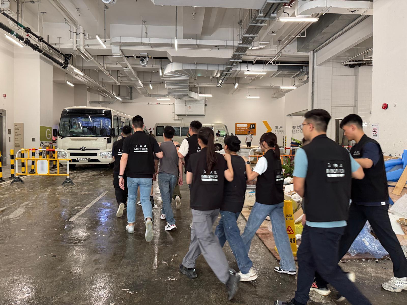 The Immigration Department mounted a series of territory-wide anti-illegal worker operations codenamed "Contribute" for four consecutive days from May 6 to today (May 9) to combat the influx of illegal renovation workers. Photo shows suspected illegal workers arrested during the operation.