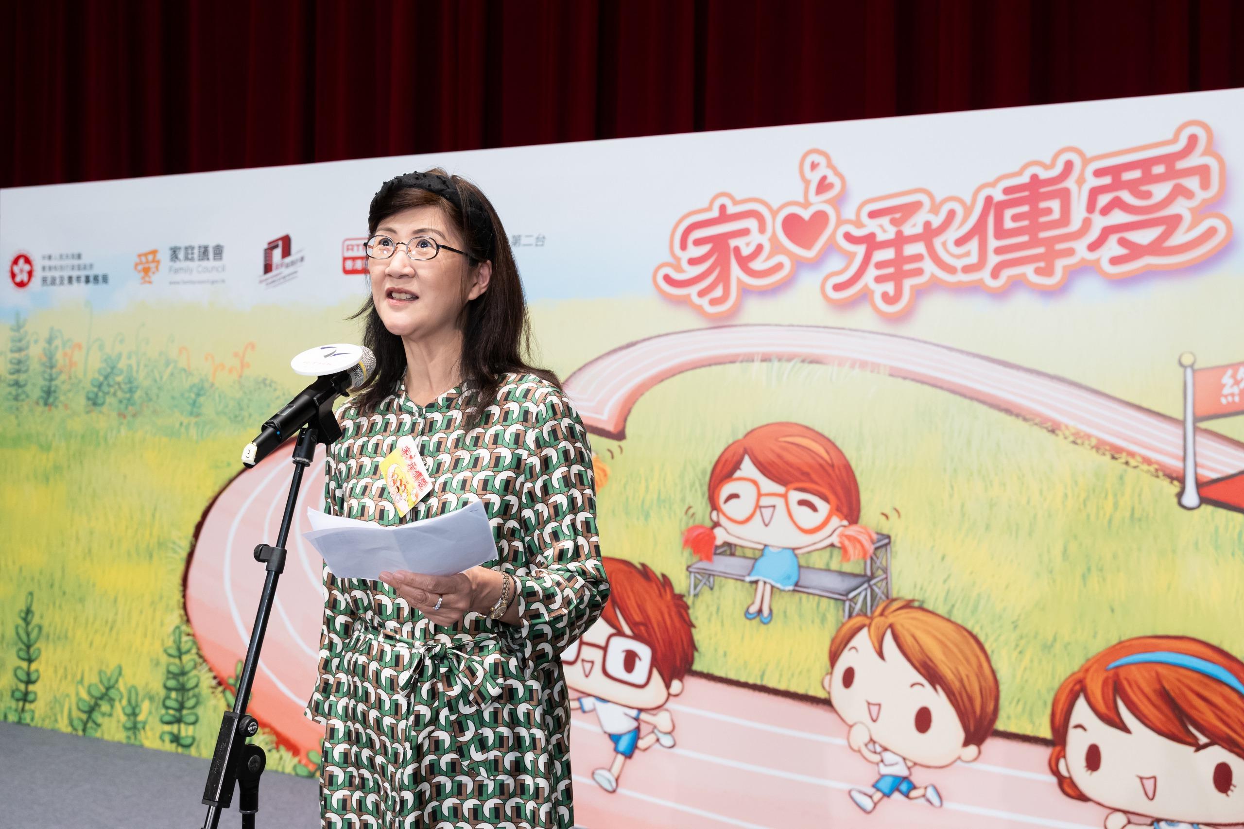 The Home and Youth Affairs Bureau, the Family Council, and Radio Television Hong Kong jointly held "Love Across Generations" Family Fun Day today (May 10). Photo shows the Chairperson of the Family Council, Ms Melissa Pang, delivering a speech at the event.