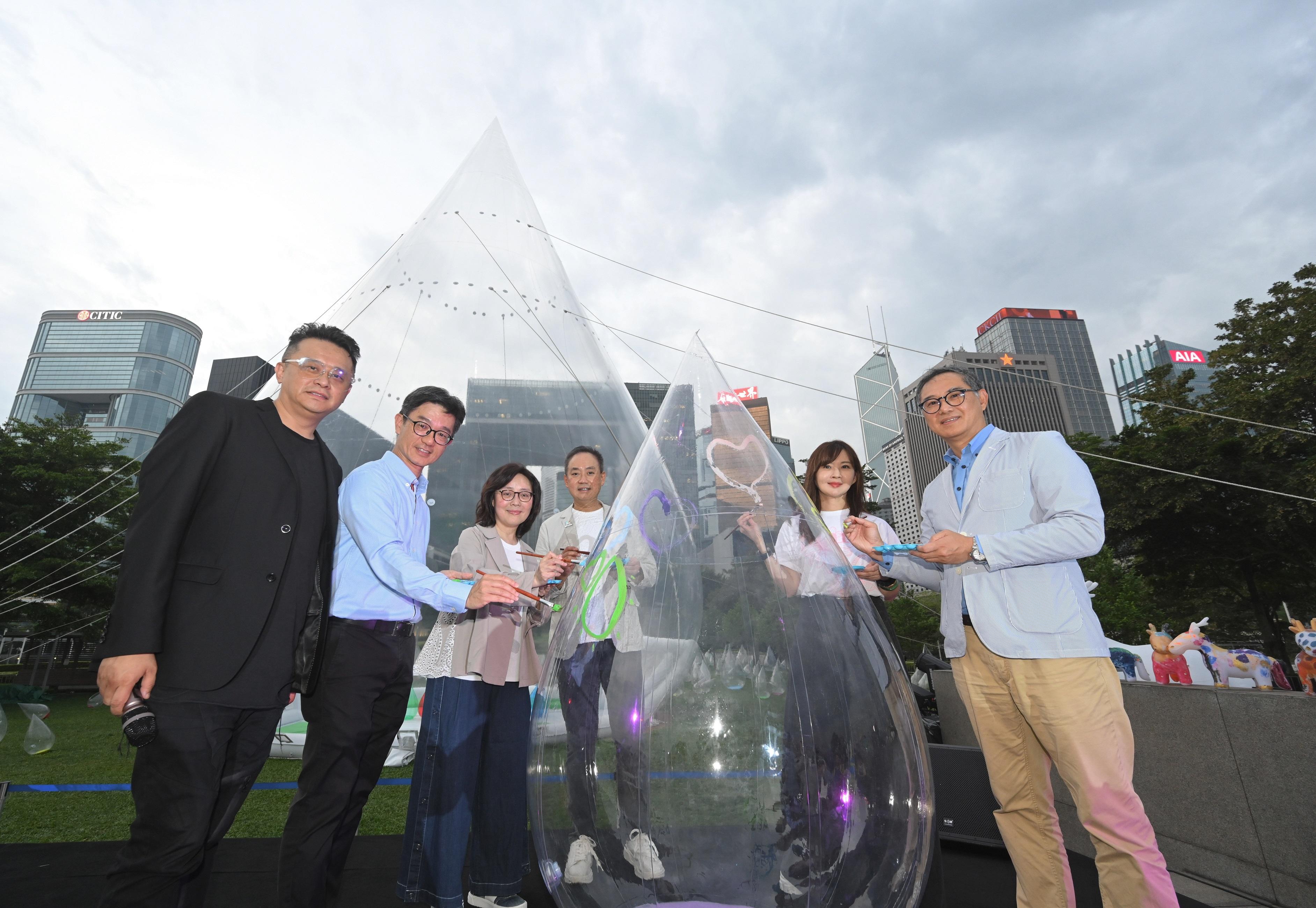 The Water Supplies Department today (May 10) held the launching ceremony for the largest water drop-shaped installation of the Dancing Water Drops Exhibition at Tamar Park and the Central and Western District Promenade (Central Section). Photo shows the Secretary for Development, Ms Bernadette Linn (third left); the Permanent Secretary for Development (Works), Mr Ricky Lau (first right); the Acting Director of Water Supplies, Mr Stanley Chan (second left); internationally acclaimed artist Simon Ma (first left); Vice Chairmen of DC Charity Foundation, Mr Richard Lo (third right); and the Director of the Po Leung Kuk, Ms Fay Cheung (second right) at the ceremony.