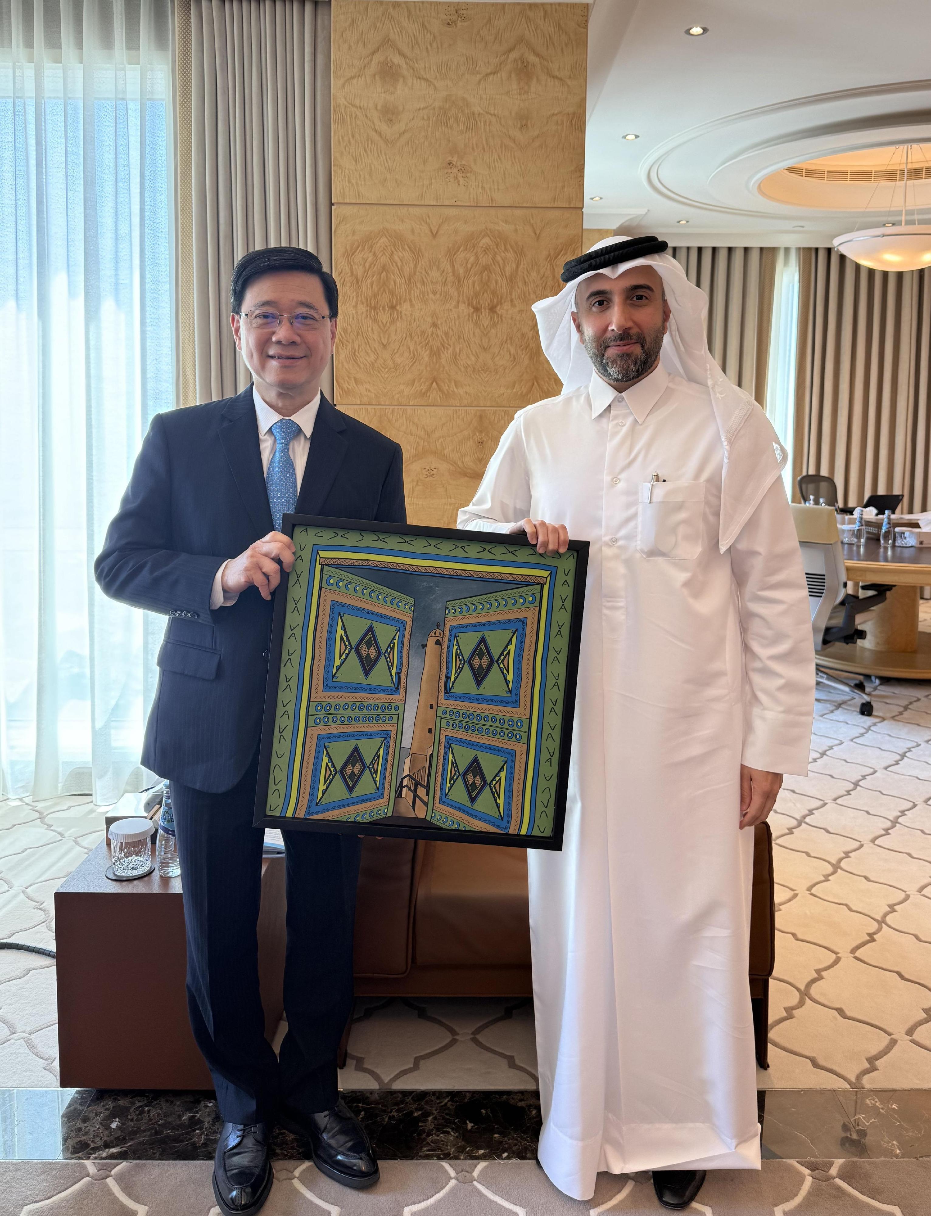 The Chief Executive, Mr John Lee (left), today (May 11) visited Qatar Investment Authority to learn about the development of Qatar’s financial sector.