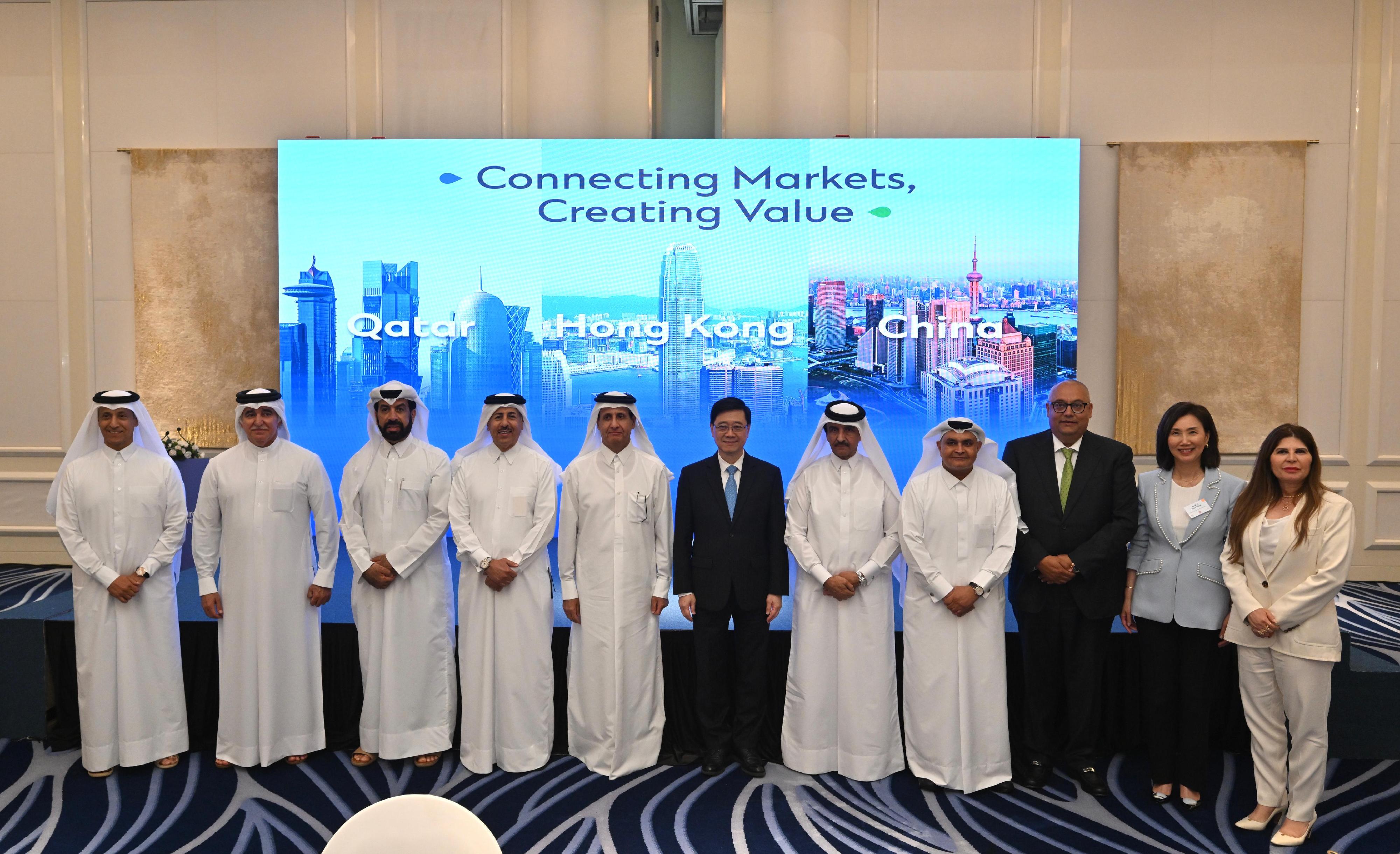 The Chief Executive, Mr John Lee (centre), attends a luncheon hosted by an international financial group in Qatar, today (May 11).