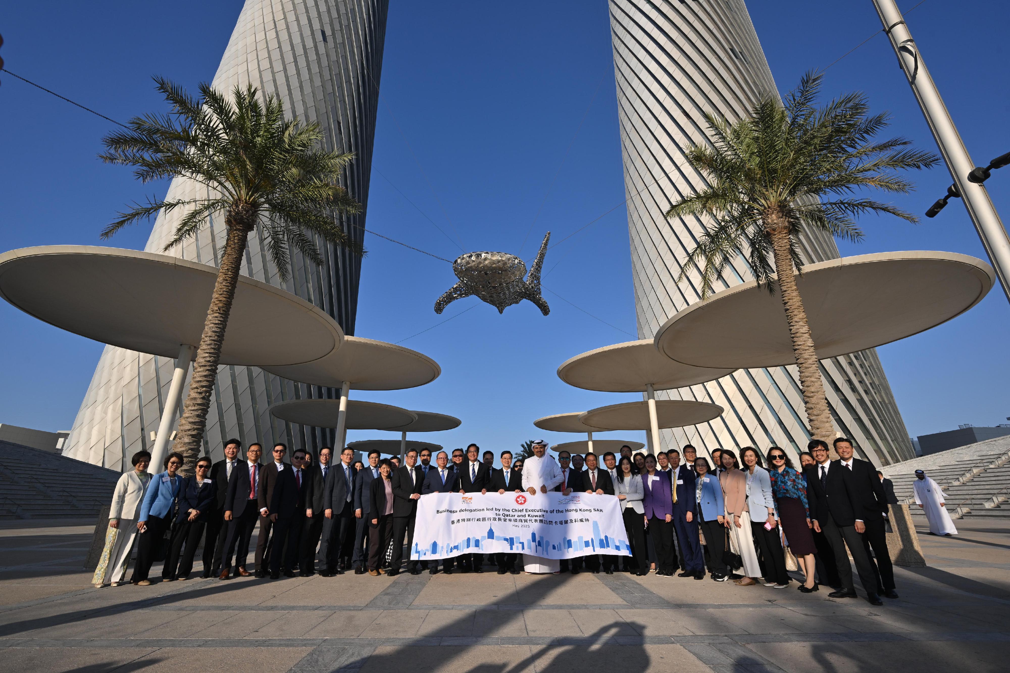 The Chief Executive, Mr John Lee, today (May 11) visited Lusail City, the second-largest city in Qatar, to understand how the city integrates innovation and technology with urban planning and infrastructure development. Mr Lee is pictured with the business delegation and representatives of a real estate company after touring Lusail City.