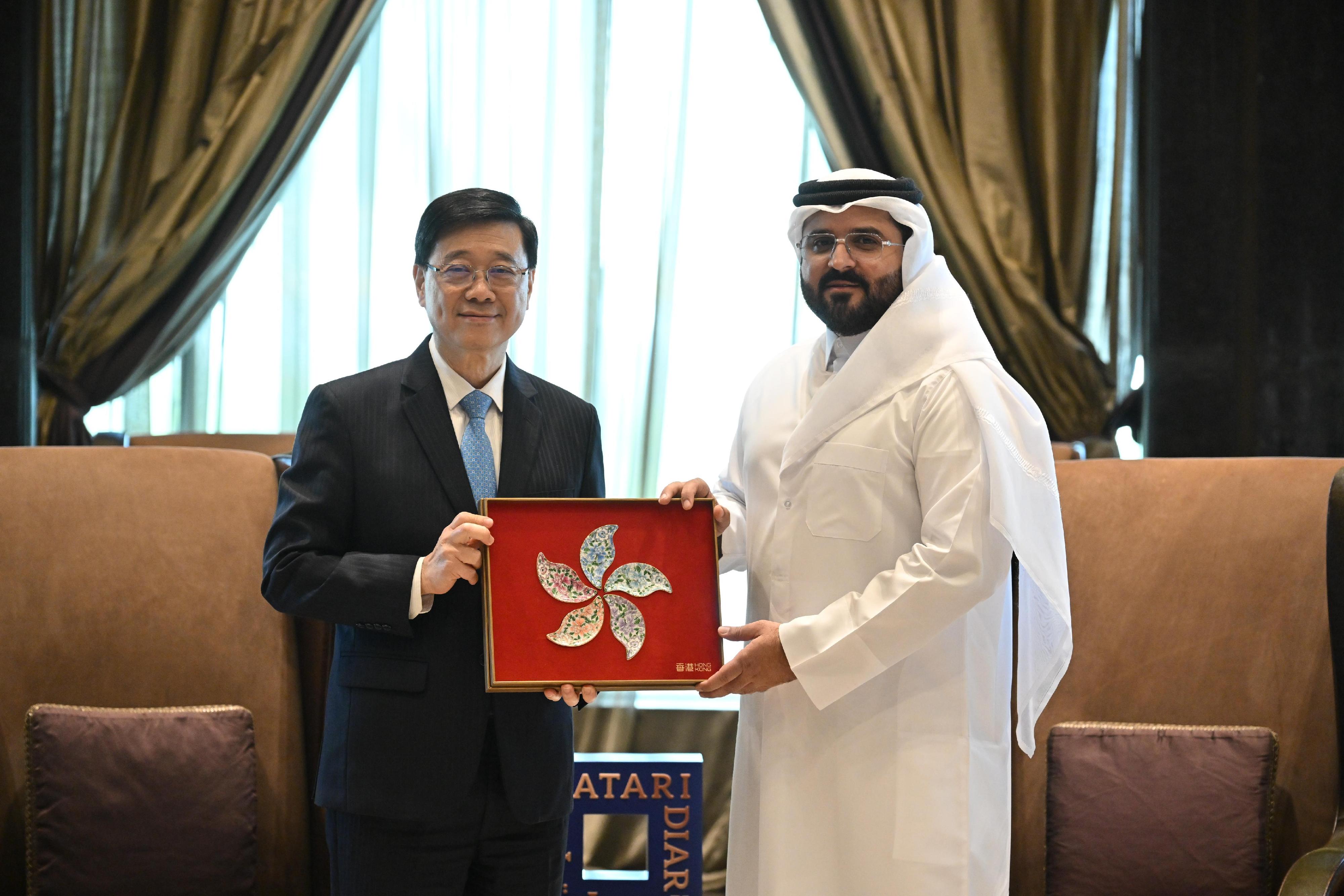 The Chief Executive, Mr John Lee (left), today (May 11) visited Lusail City, the second-largest city in Qatar, to understand how the city integrates innovation and technology with urban planning and infrastructure development. 