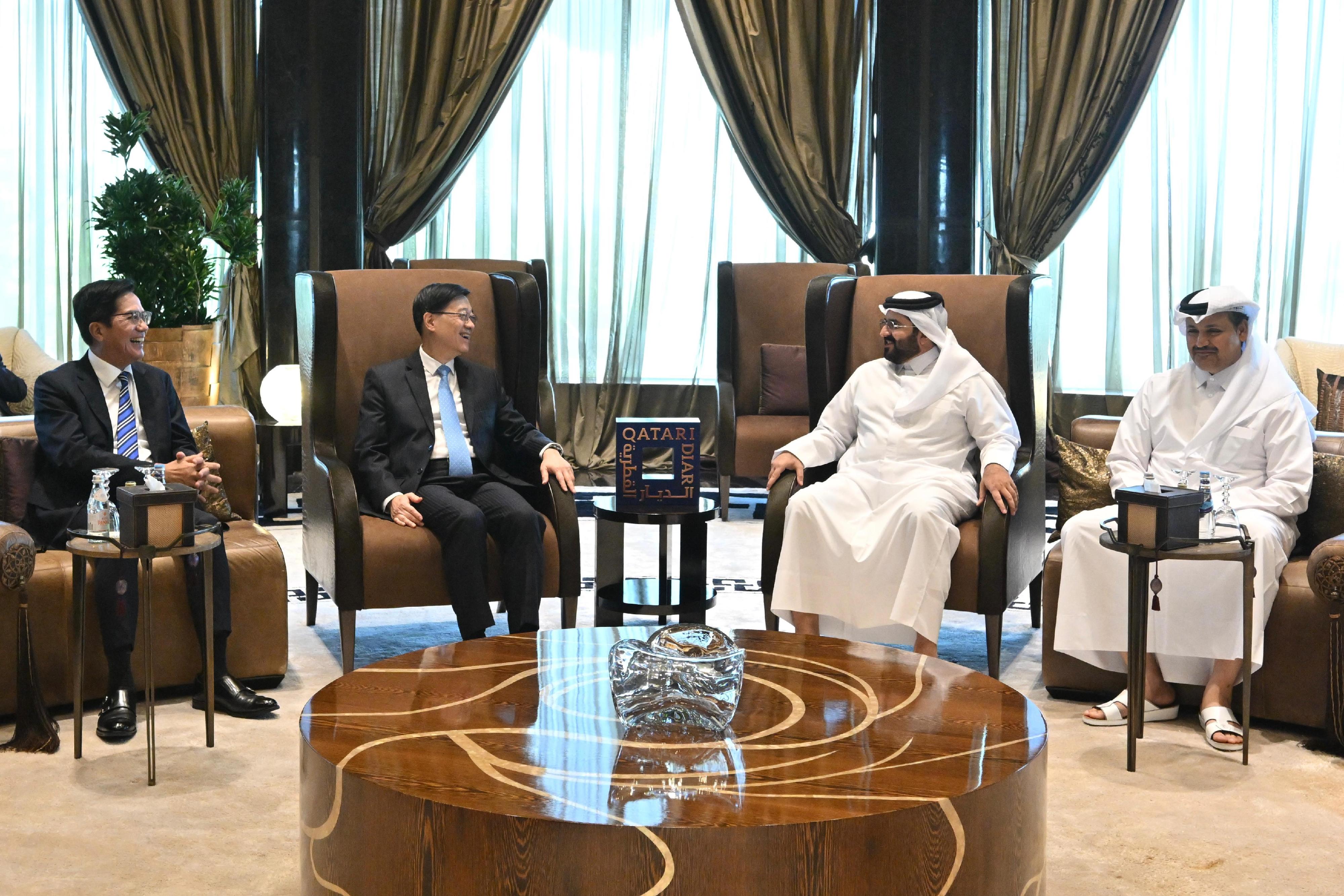 The Chief Executive, Mr John Lee (second left), today (May 11) visited Lusail City, the second-largest city in Qatar, to understand how the city integrates innovation and technology with urban planning and infrastructure development. 