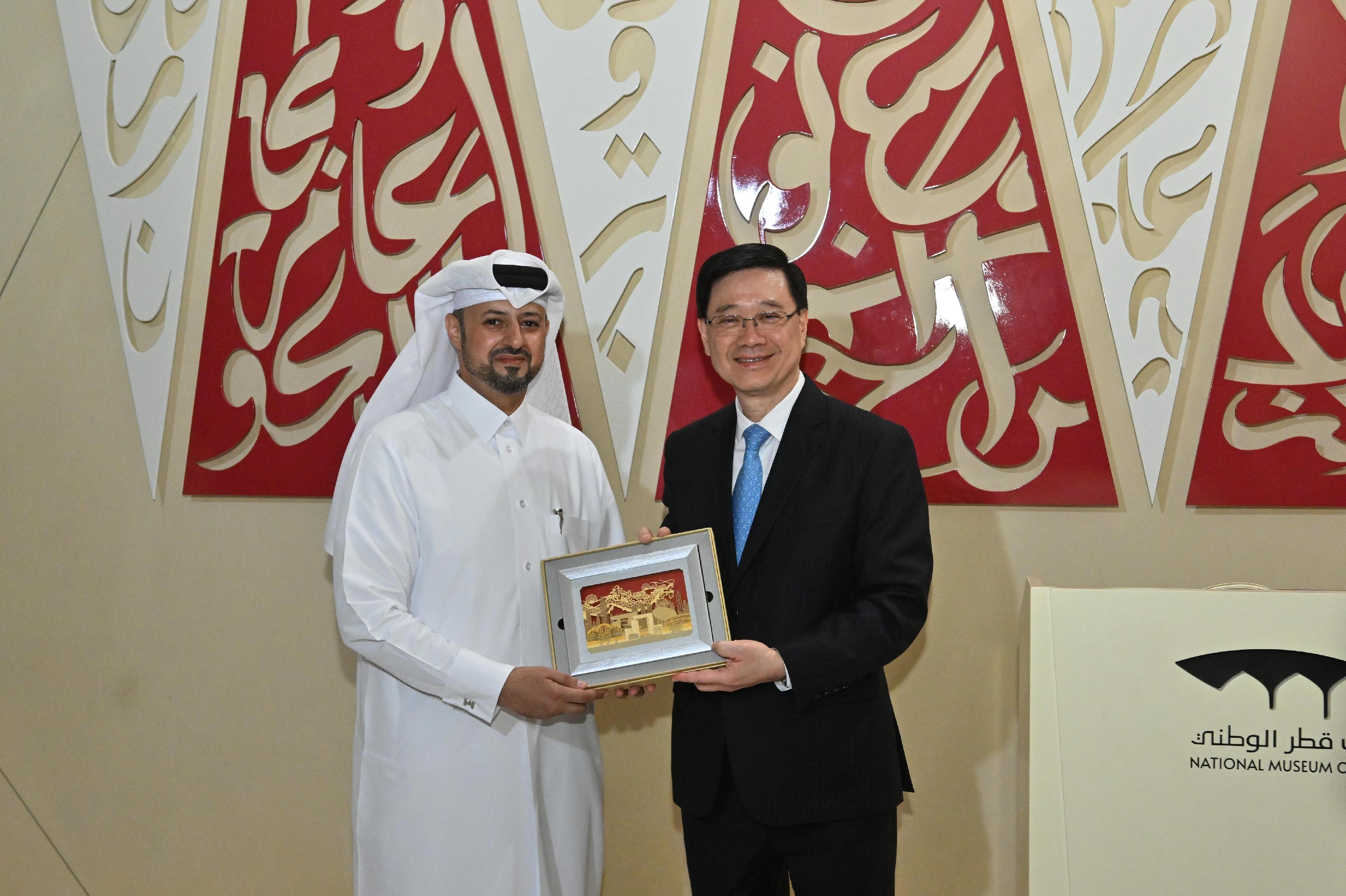 The Chief Executive, Mr John Lee, (right) today (May 11) visits the National Museum of Qatar to learn about the country's history and rich cultural heritage.