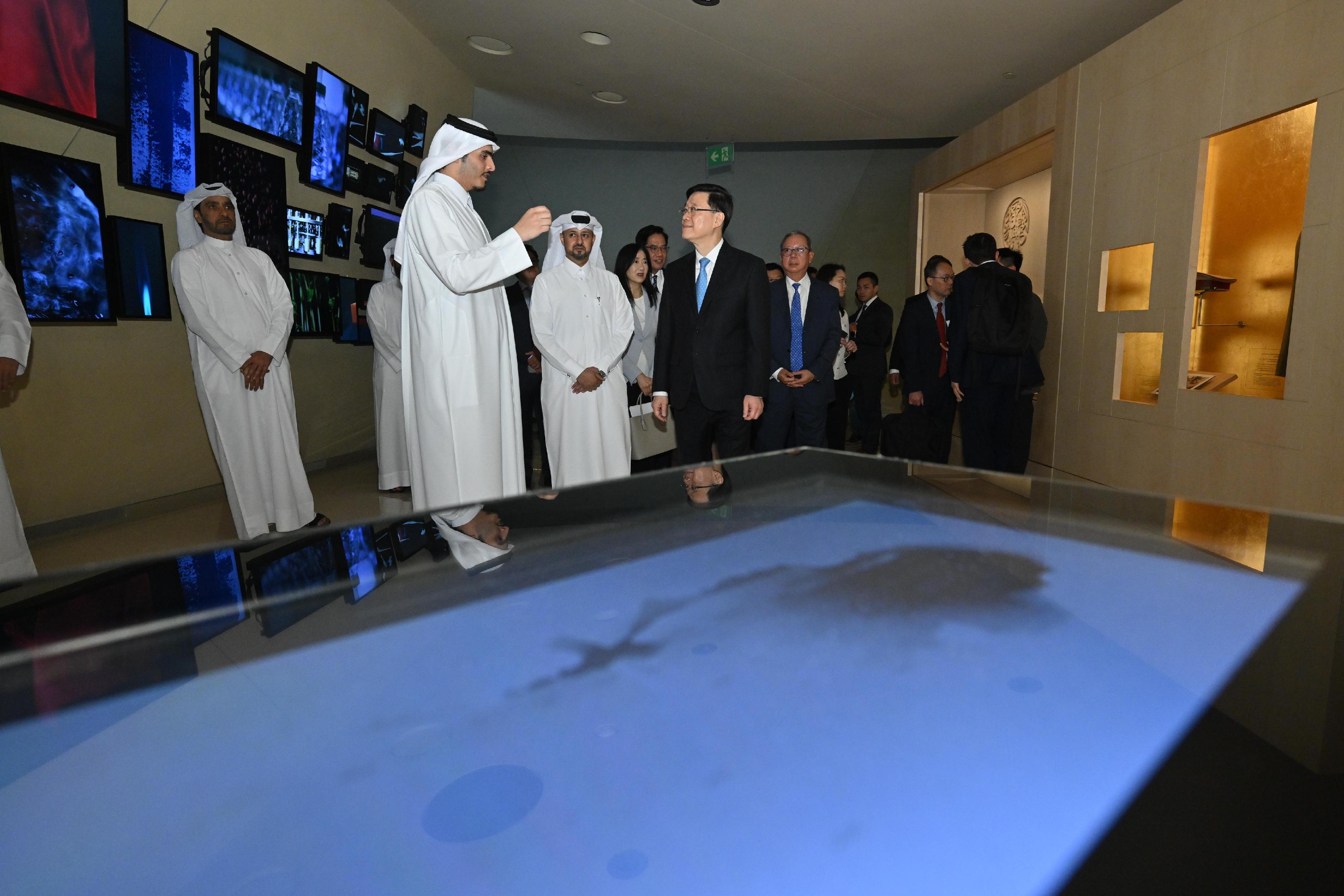 The Chief Executive, Mr John Lee, today (May 11) visits the National Museum of Qatar to learn about the country's history and rich cultural heritage.