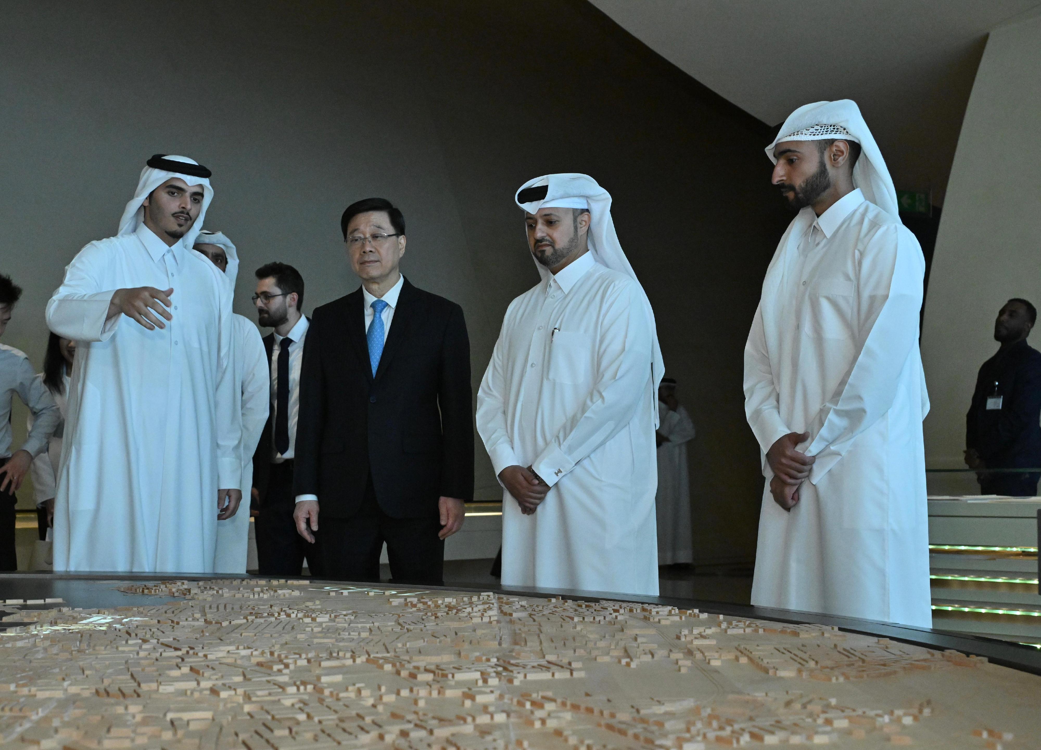 The Chief Executive, Mr John Lee (third right), today (May 11) visits the National Museum of Qatar to learn about the country's history and rich cultural heritage.