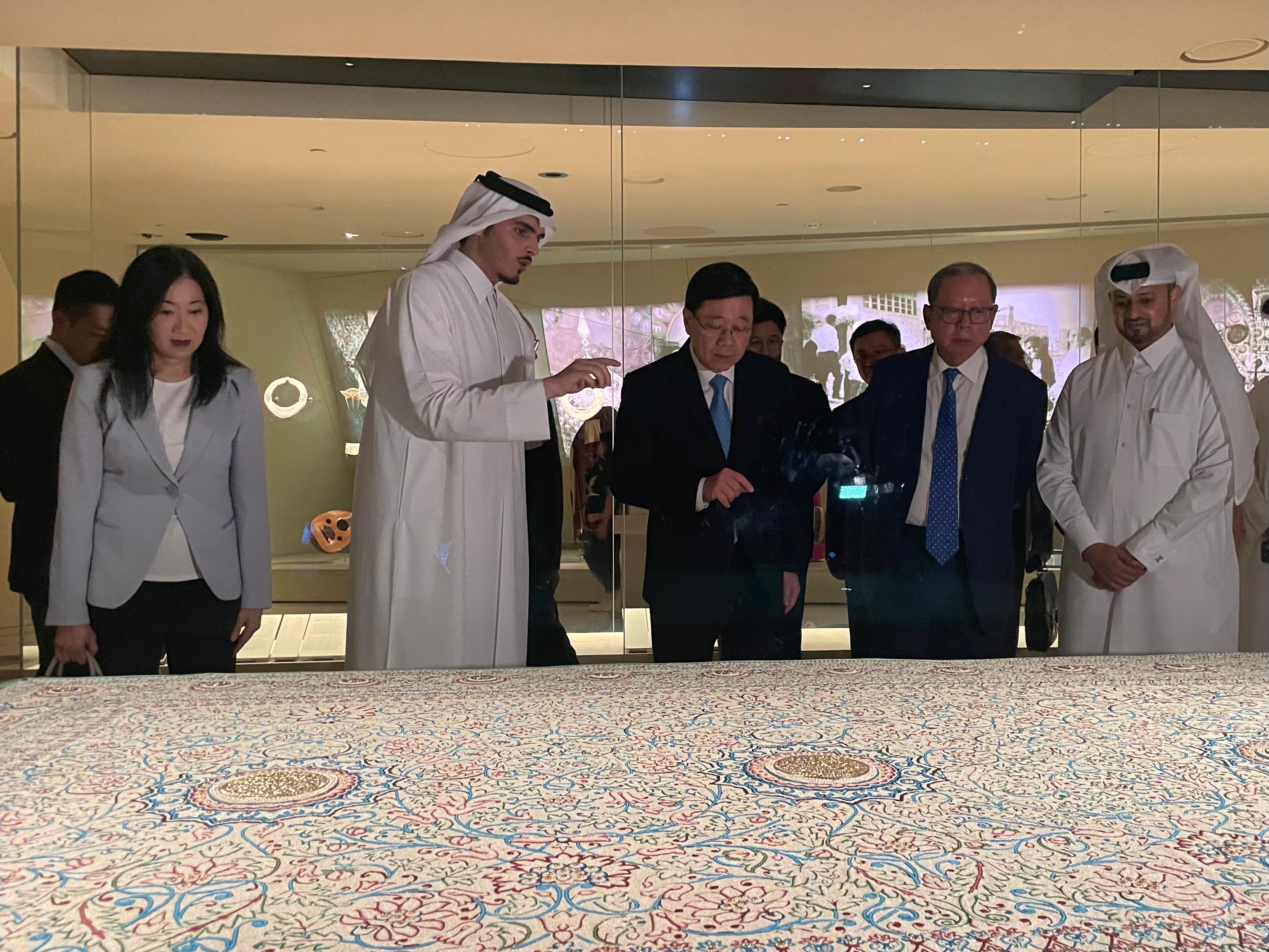 The Chief Executive, Mr John Lee (third right), today (May 11) visits the National Museum of Qatar to learn about the country's history and rich cultural heritage.