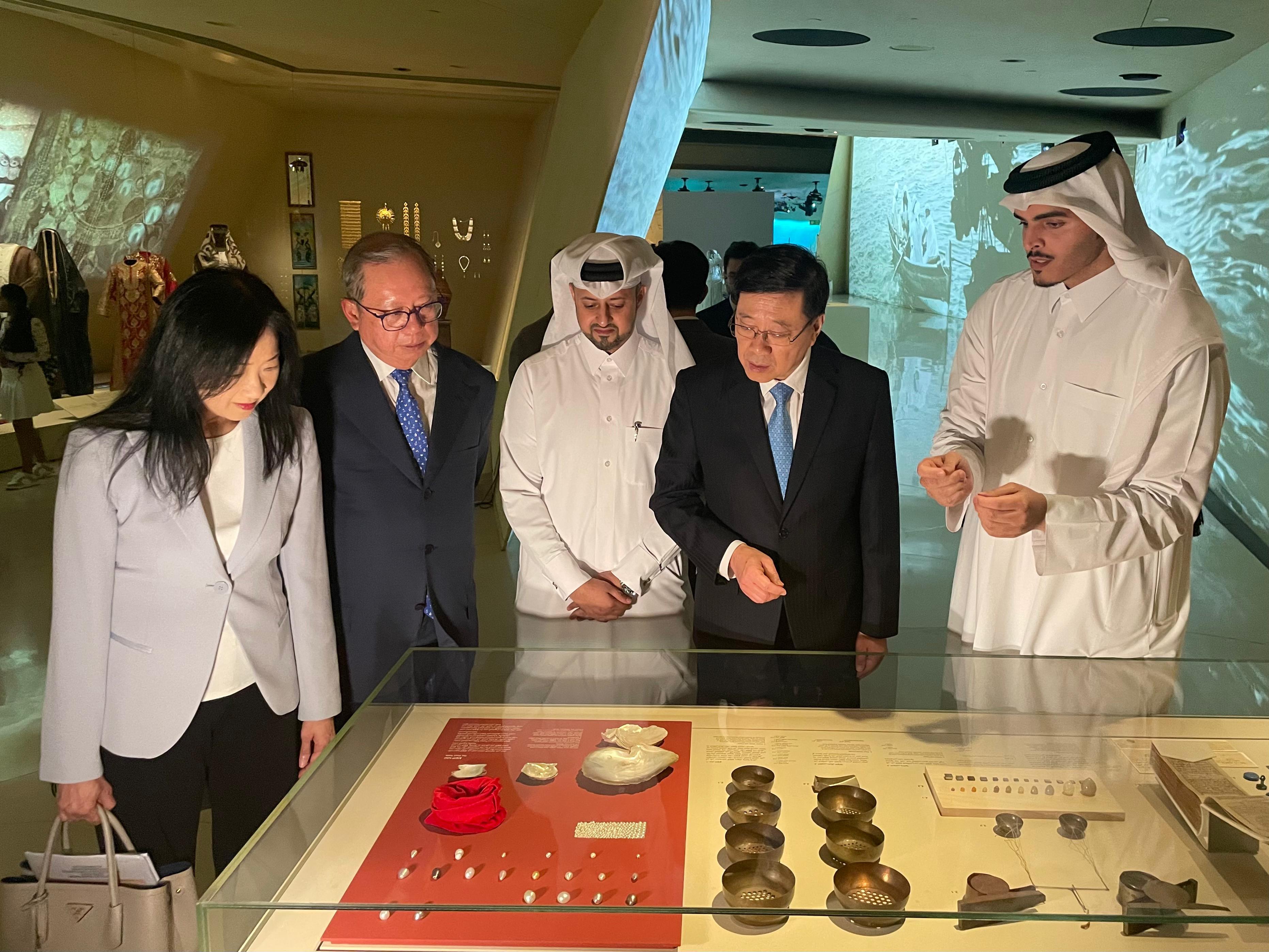The Chief Executive, Mr John Lee (second right), today (May 11) visits the National Museum of Qatar to learn about the country's history and rich cultural heritage.