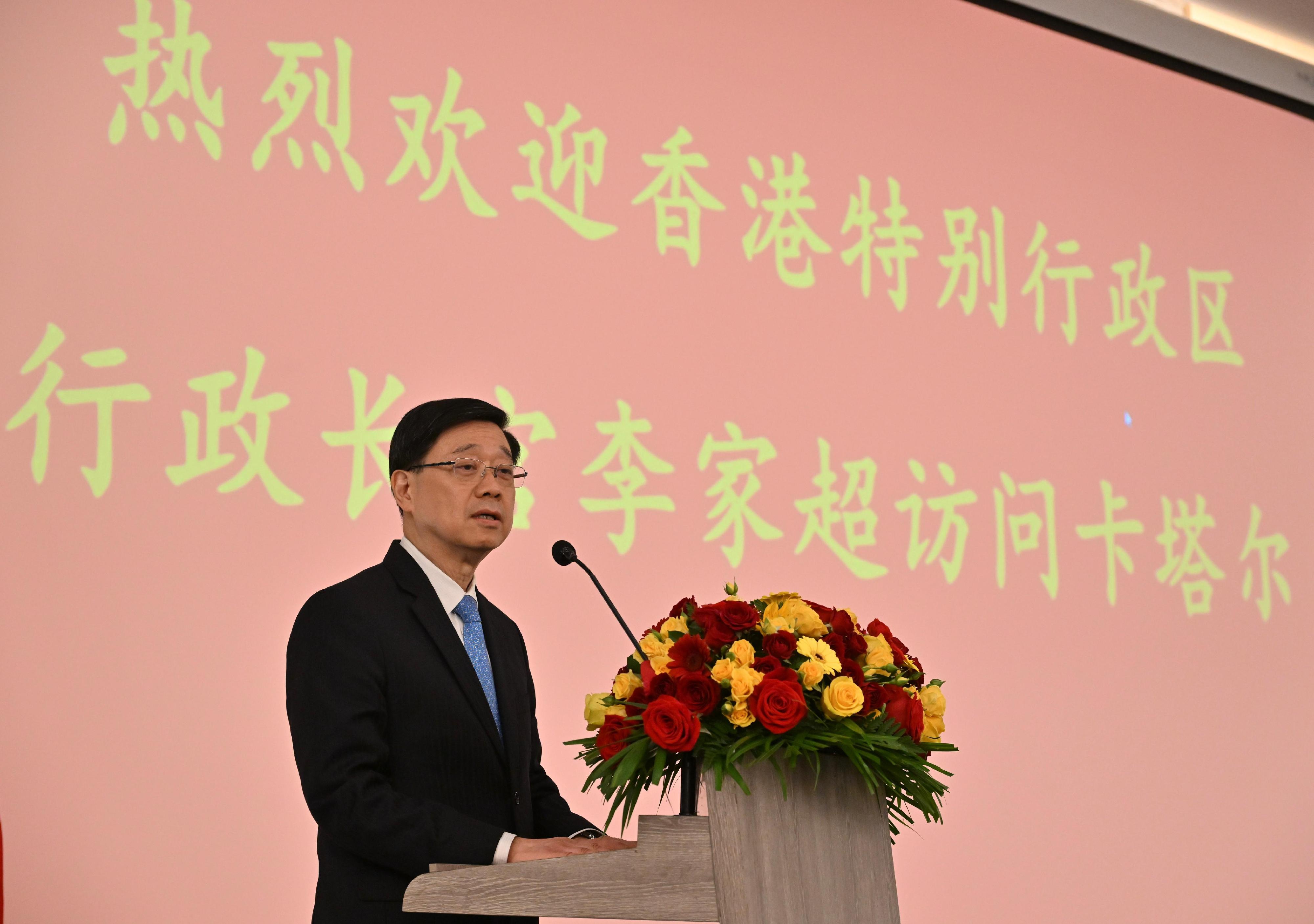 The Chief Executive, Mr John Lee, attended a dinner hosted by the Ambassador Extraordinary and Plenipotentiary of the People's Republic of China to the State of Qatar, Mr Cao Xiaolin, in Qatar today (May 11). Photo shows Mr Lee speaking at the dinner.