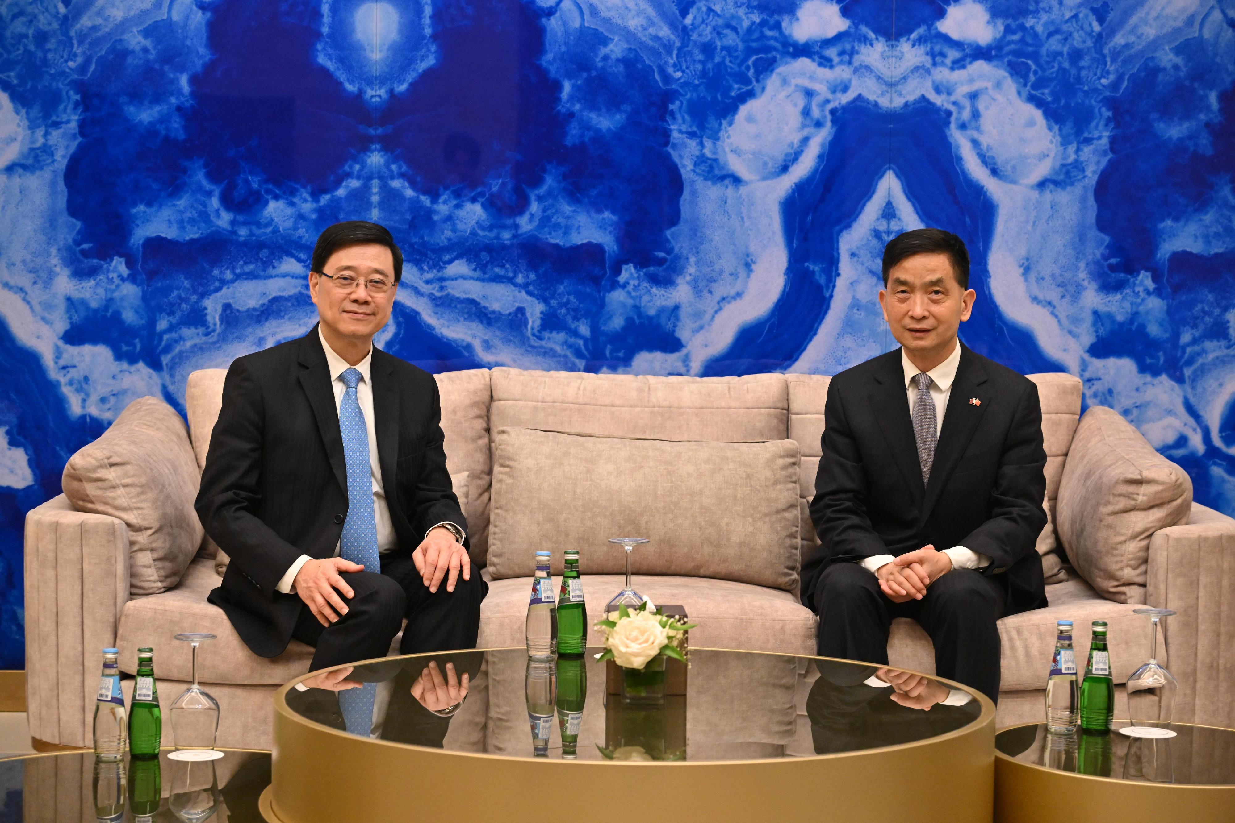 The Chief Executive, Mr John Lee, attended a dinner hosted by the Ambassador Extraordinary and Plenipotentiary of the People's Republic of China to the State of Qatar, Mr Cao Xiaolin, in Qatar today (May 11). Photo shows Mr Lee (left) meeting with Mr Cao (right) before the dinner. 