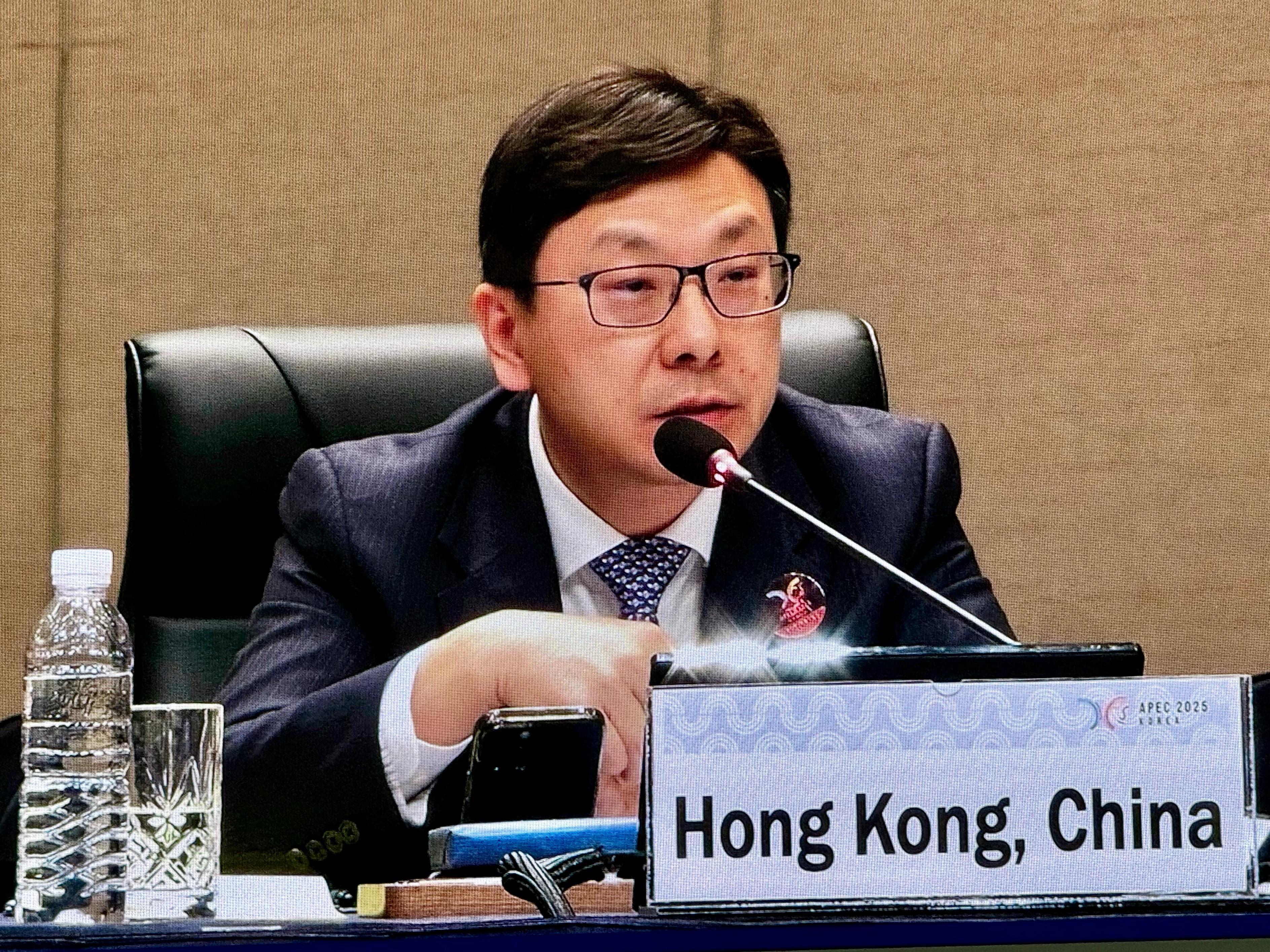 The Secretary for Labour and Welfare, Mr Chris Sun, attended the Seventh Asia-Pacific Economic Cooperation Human Resources Development Ministerial Meeting (HRDMM) in Jeju, Korea, today (May 12), during which he delivered speeches at two plenaries. Photo shows Mr Sun delivering a speech at the plenary session themed "Responding to Future Jobs and Active Labour Market Policies" of the HRDMM this afternoon.