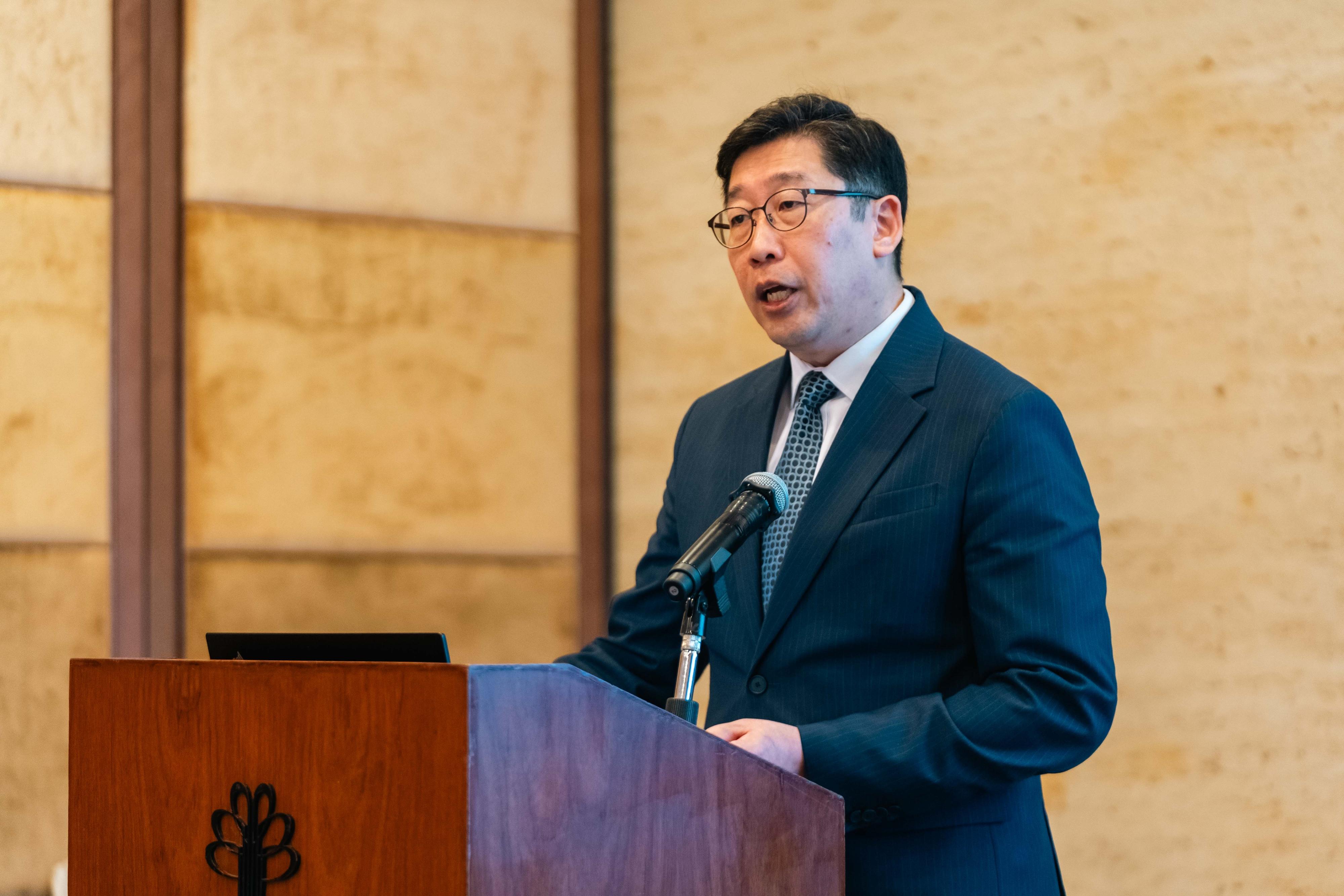 數字政策辦公室副數字政策專員（數字基建）張宜偉分享香港的數碼基建與人工智能生態圈發展。 