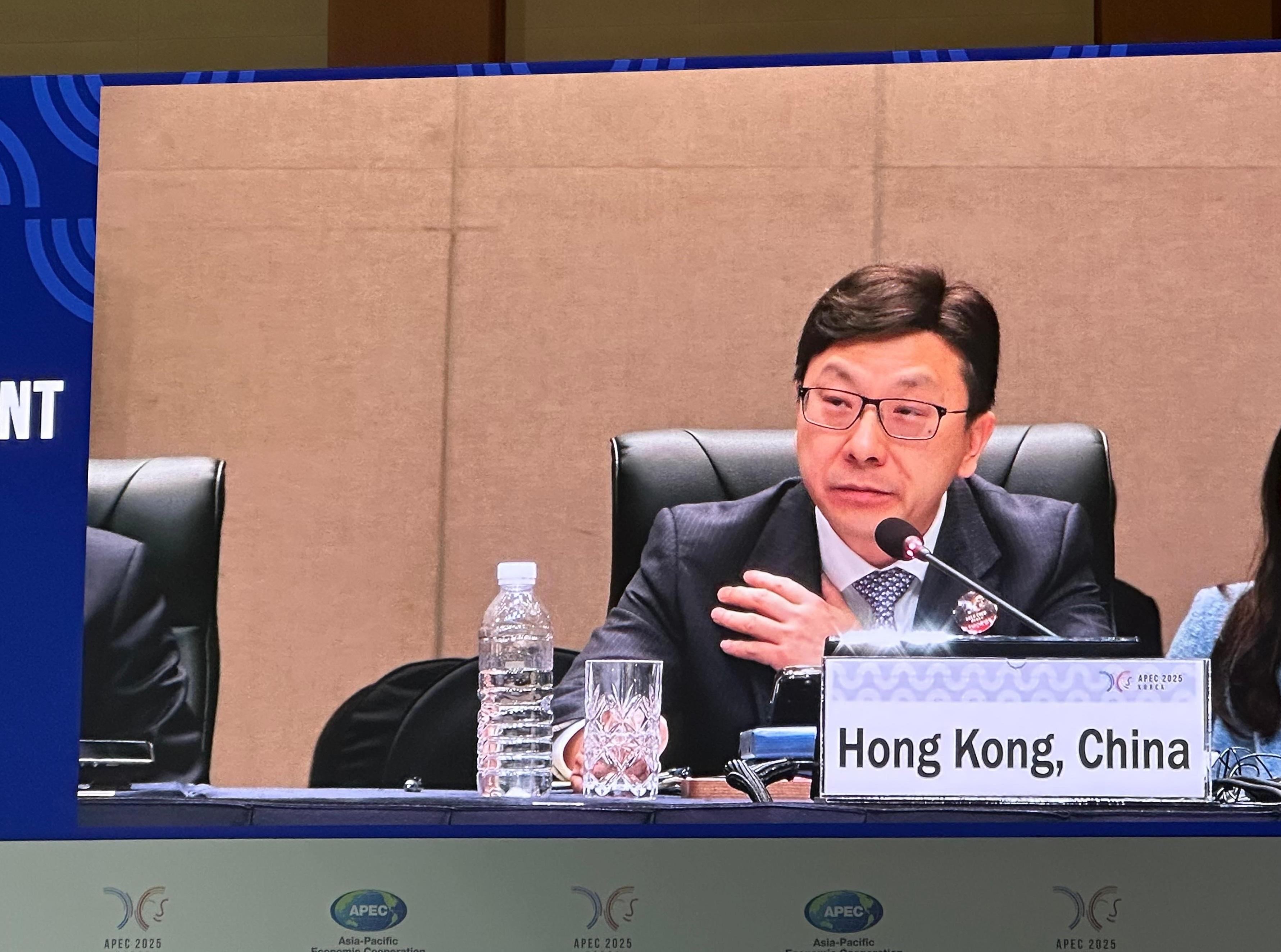 The Secretary for Labour and Welfare, Mr Chris Sun, attended the Seventh Asia-Pacific Economic Cooperation Human Resources Development Ministerial Meeting (HRDMM) in Jeju, Korea, today (May 12), during which he delivered speeches at two plenaries. Photo shows Mr Sun delivering a speech at the plenary session themed "Flexible and Vibrant Labour Market" at the HRDMM this morning.