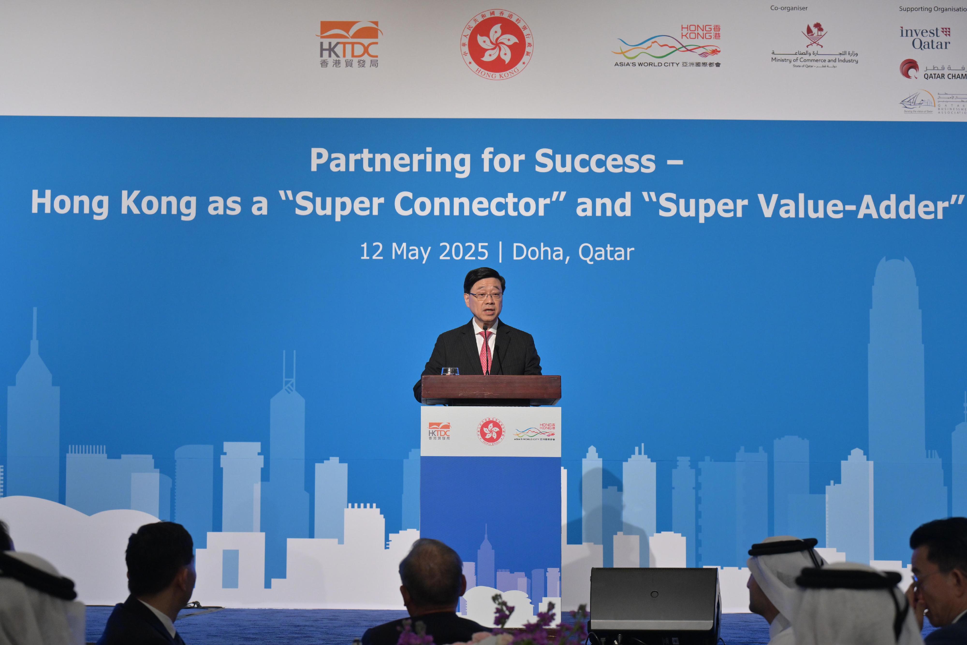 The Chief Executive, Mr John Lee, attended a business luncheon co-organised by the Hong Kong Economic and Trade Office in Dubai and the Hong Kong Trade Development Council in Qatar today (May 12). Photo shows Mr Lee speaking at the business luncheon.