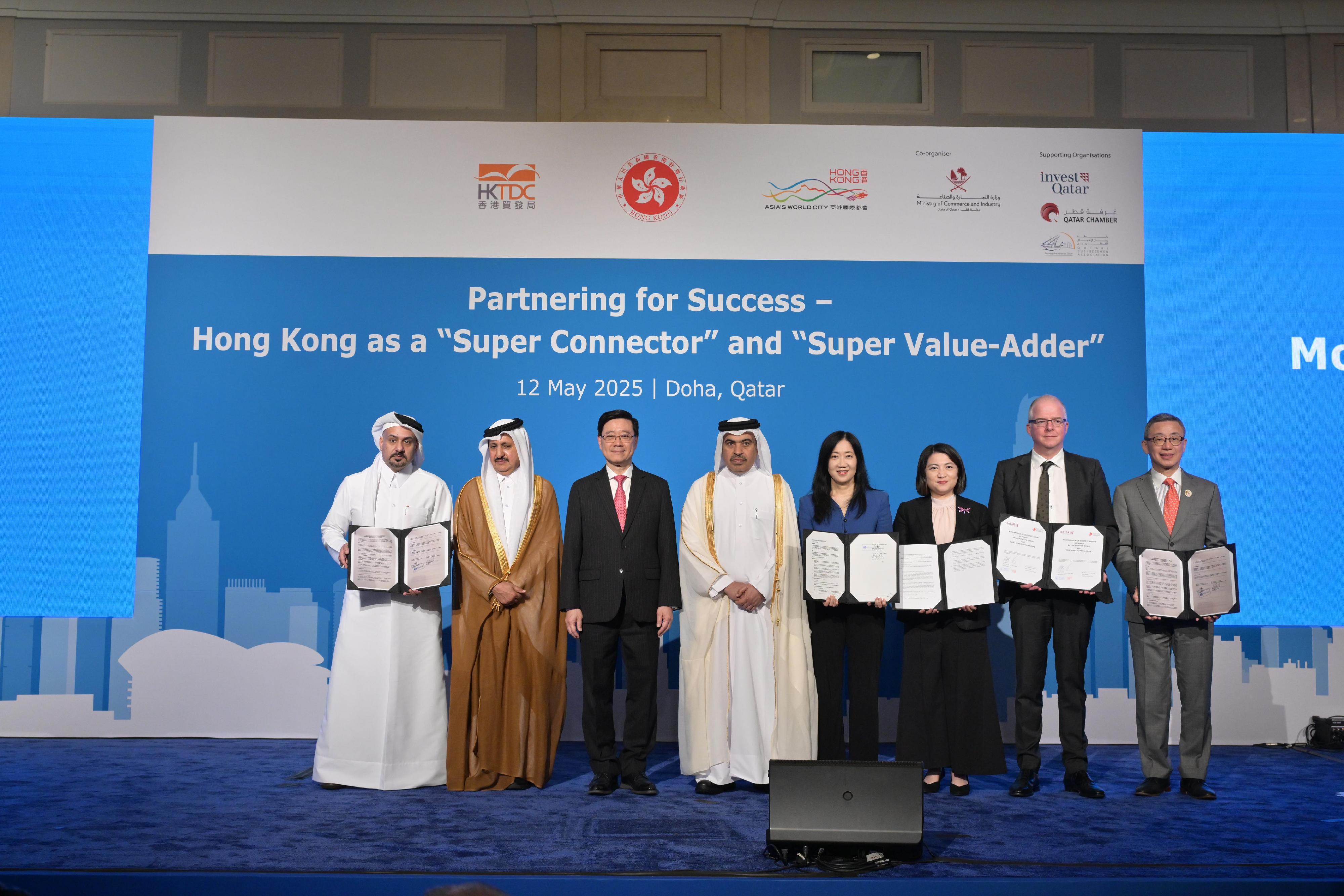 The Chief Executive, Mr John Lee, attended a business luncheon co-organised by the Hong Kong Economic and Trade Office in Dubai and the Hong Kong Trade Development Council in Qatar today (May 12). Photo shows Mr Lee (third left) witnessing the exchange of Memorandum of Understanding between Hong Kong and Qatar government departments, enterprises and organisations.