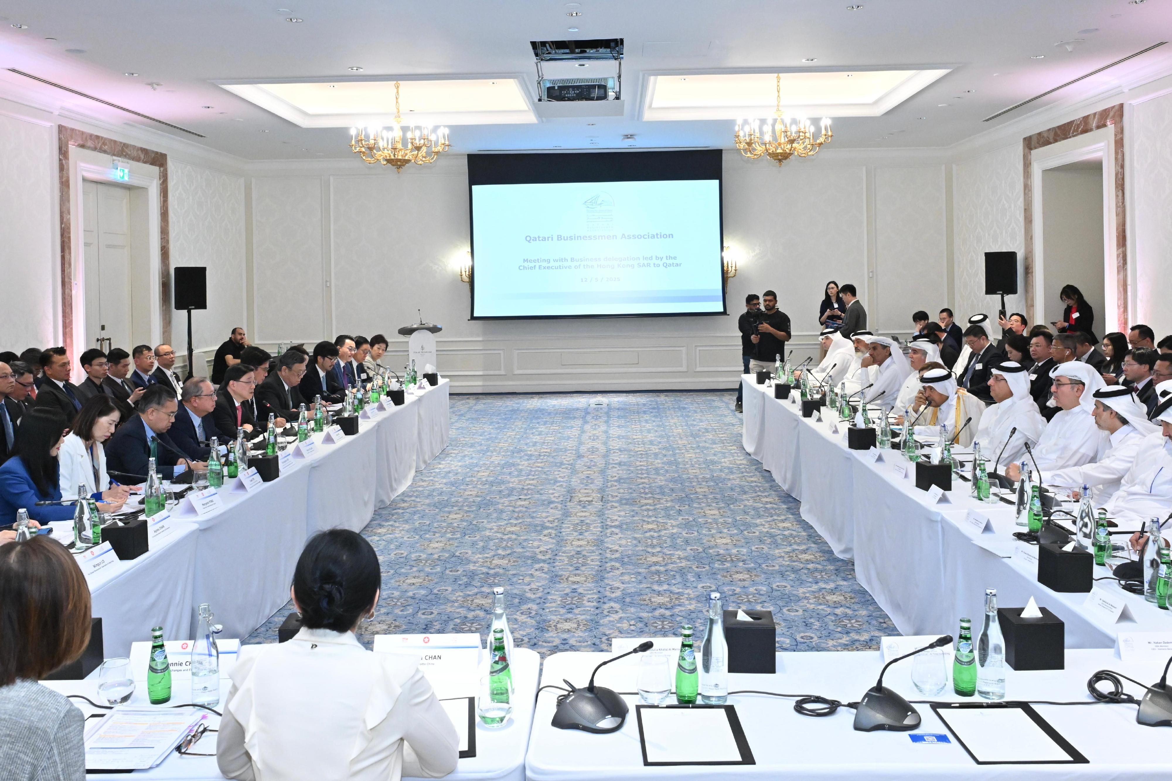 The Chief Executive, Mr John Lee (fifth left), attends a roundtable meeting with Qatari Businessmen Association in Qatar today (May 12).