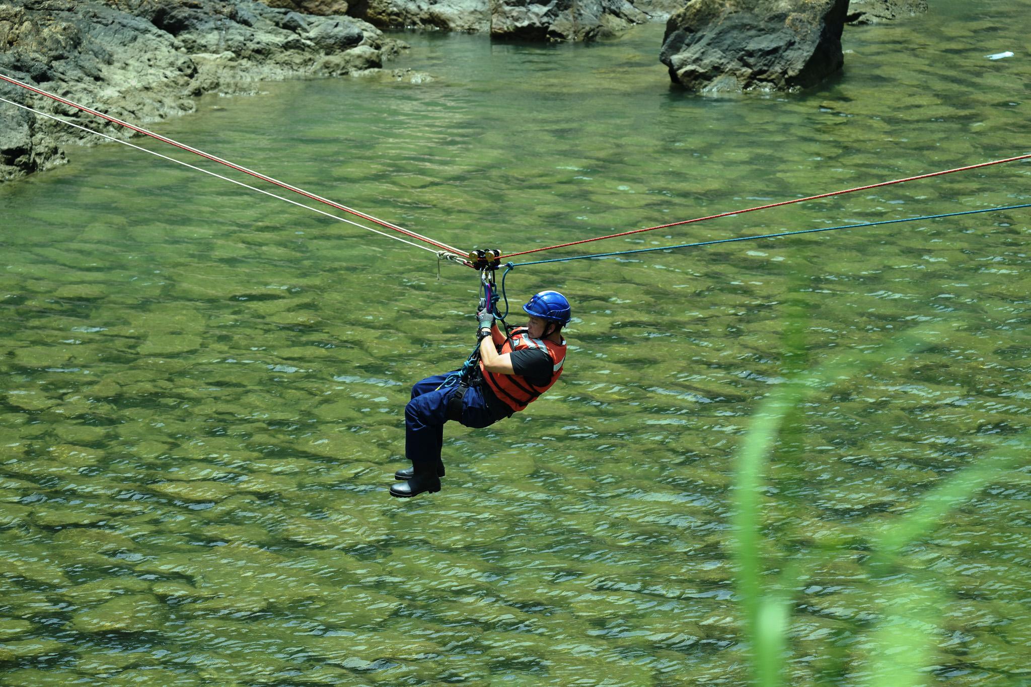 The Civil Aid Service (CAS) organised an exercise codenamed "WINDSTORM" at Wan Tuk Creek on Lantau Island today (May 13). Photo shows a CAS member rescuing a victim trapped in a flood.
