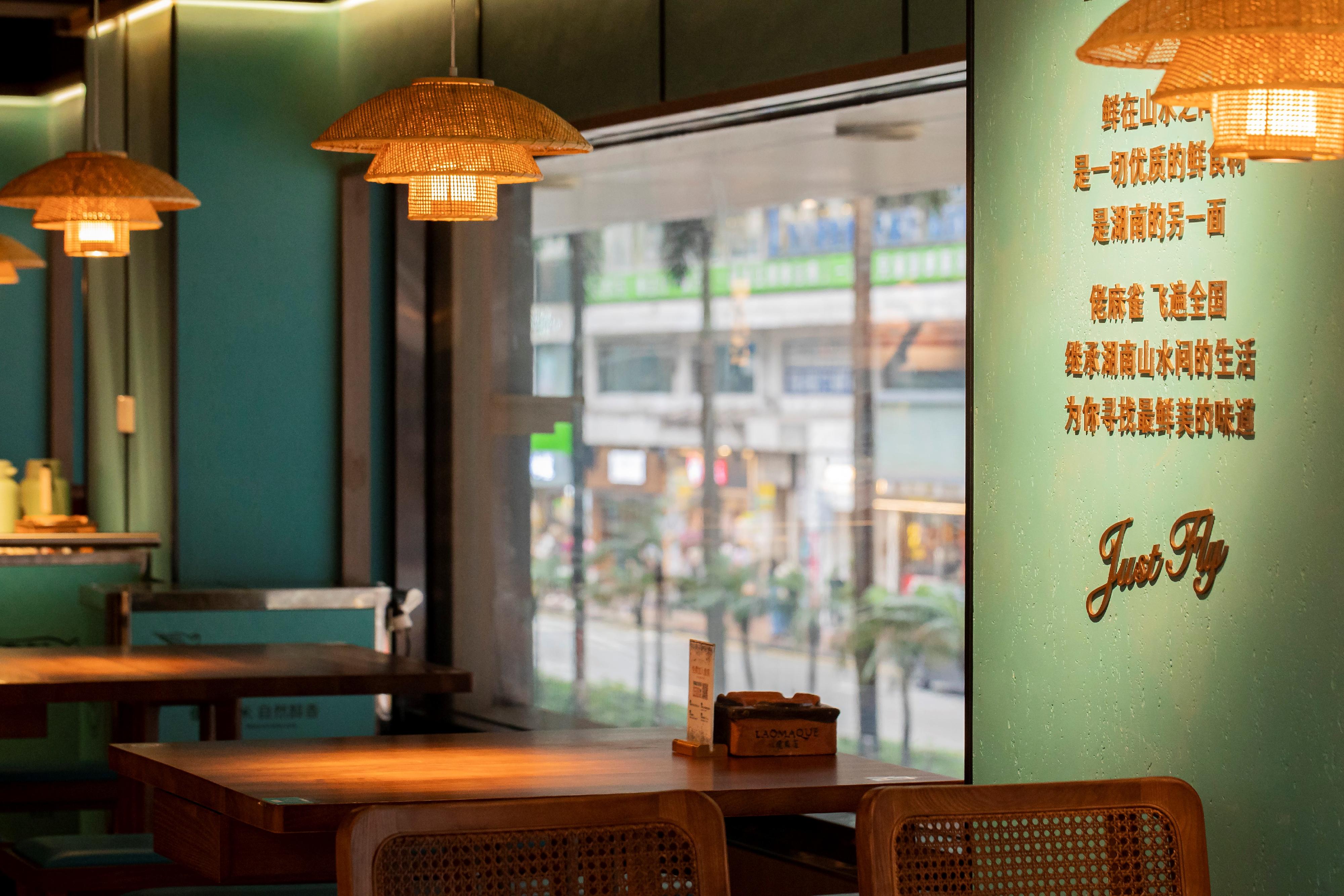 Invest Hong Kong announced that Hunan cuisine restaurant brand, LAOMAQUE, officially opened its first restaurant outside the Mainland in Hong Kong today (May 13), marking the well-established Hunan brand's strategic expansion into the Greater Bay Area market. Photo shows its new restaurant in Wan Chai.
