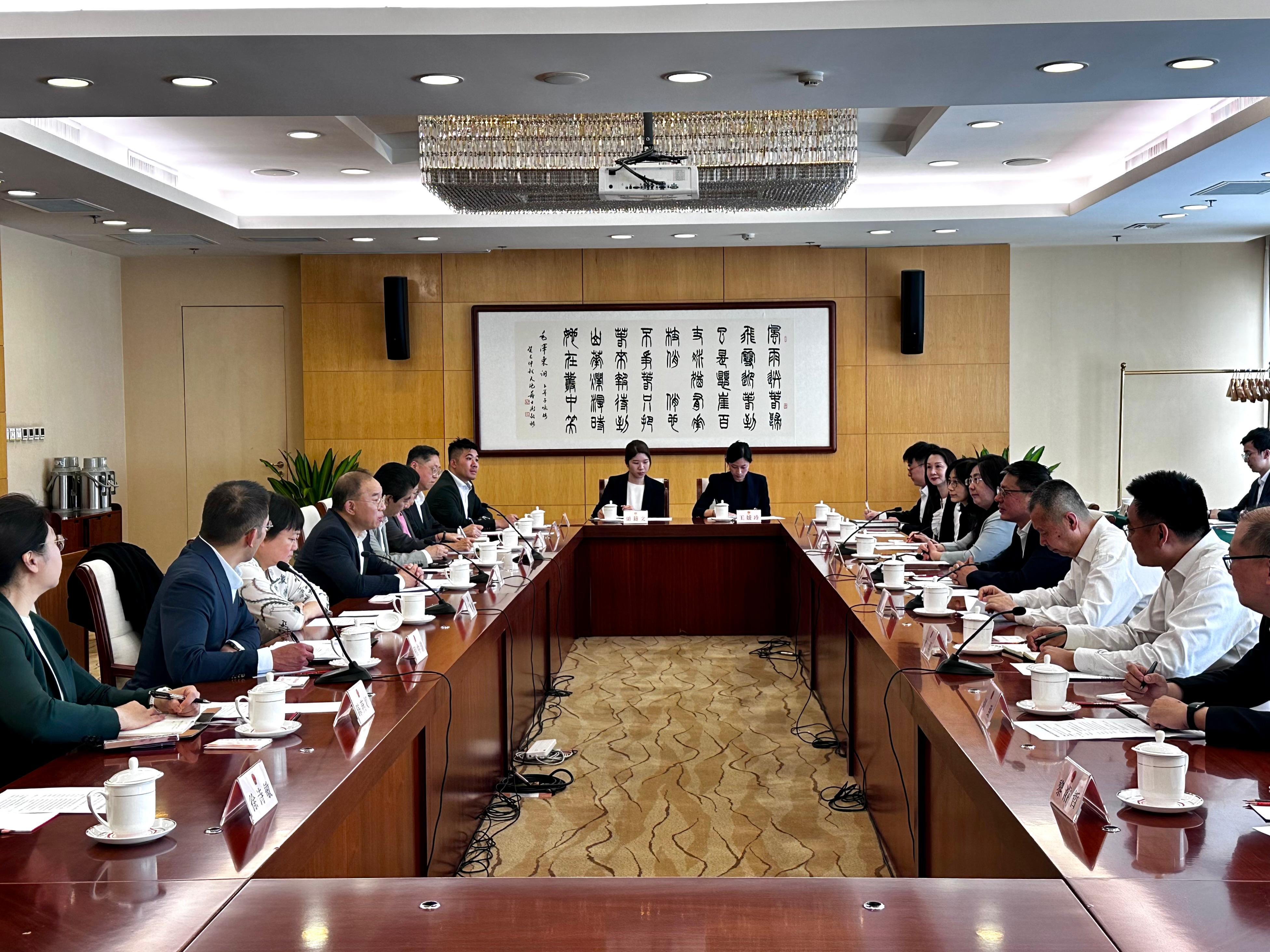The Secretary for Constitutional and Mainland Affairs, Mr Erick Tsang Kwok-wai (fourth left), led the HKSAR Government delegation to visit the Committee for the Basic Law of the Hong Kong Special Administrative Region of the Standing Committee of the National People's Congress (NPCSC) in Beijing today (May 13), during which he exchanged views with the Vice-Chairperson of the Committee and Deputy Director of the Legislative Affairs Commission of the NPCSC, Mr Zhang Yong (fourth right).