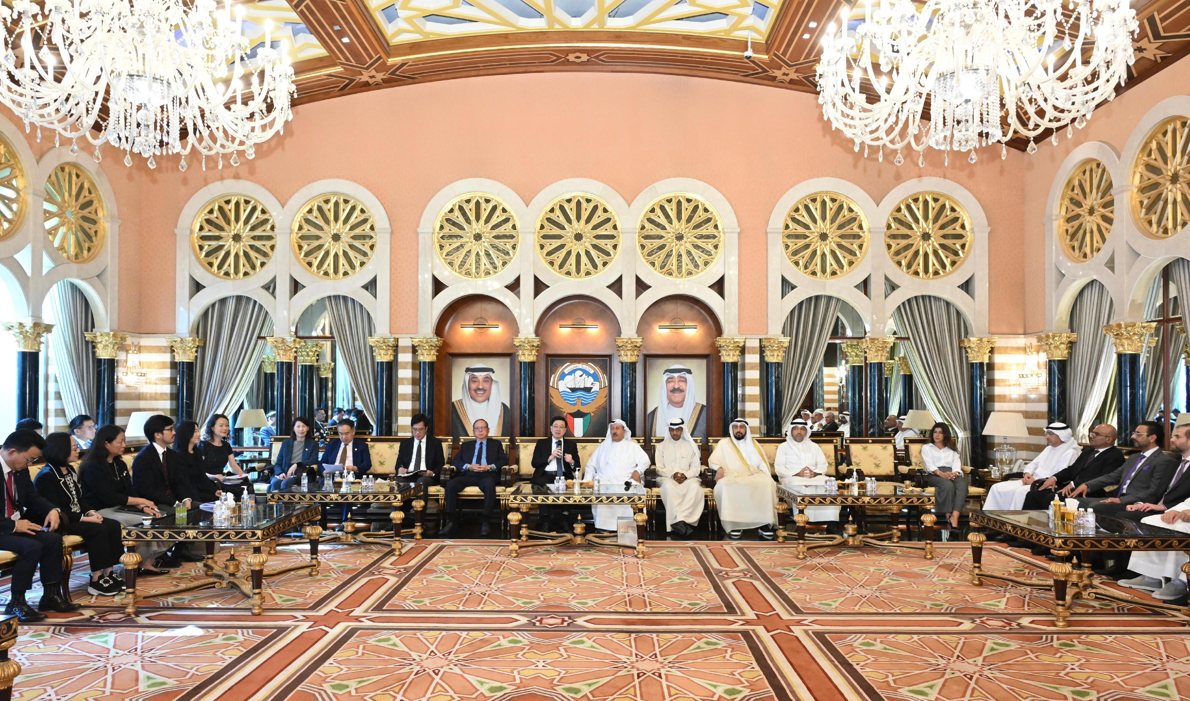 The Chief Executive, Mr John Lee (eleventh left), meets with representatives of a local corporation in Kuwait, Bukhamseen Group Holding Company, to learn about the latest developments in the company's businesses in construction, real estate, financial services, and culture and tourism.