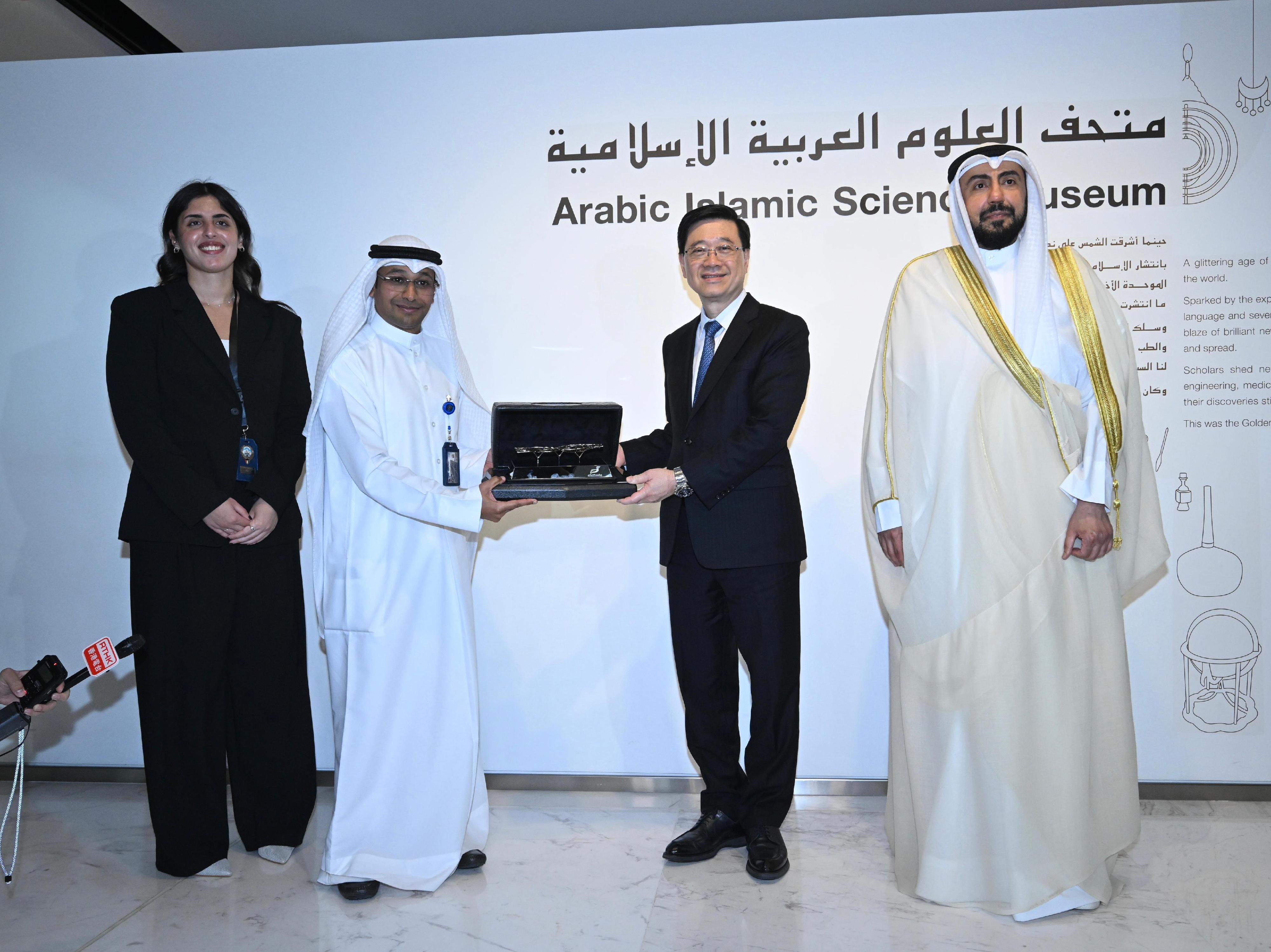The Chief Executive, Mr John Lee (second right), today (May 13), visits the Sheikh Abdullah Al Salem Cultural Centre in Kuwait to learn about Kuwait's arts and culture projects and developments.