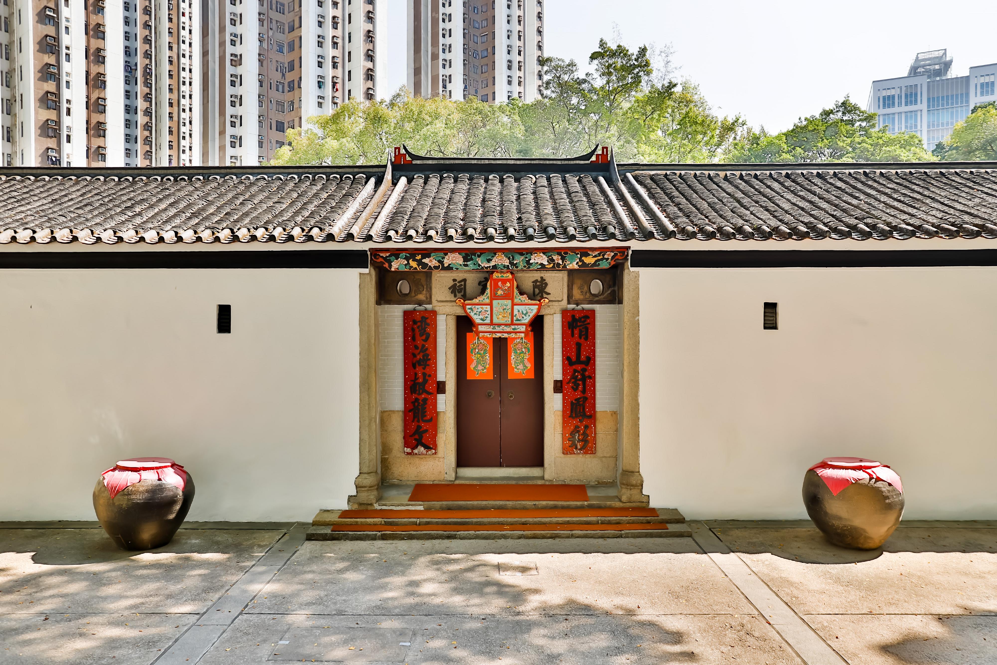 The Intangible Cultural Heritage Office of the Leisure and Cultural Services Department will launch the first Hong Kong ICH Month in June. Registration for the highlight programme, ICH Highlight Tours in six handpicked districts, will start on May 16. Photo shows the Hong Kong Intangible Cultural Heritage Centre (located at Sam Tung Uk Museum) in Tsuen Wan District. Participants can learn about the Traditional Architecture Preservation Technique.