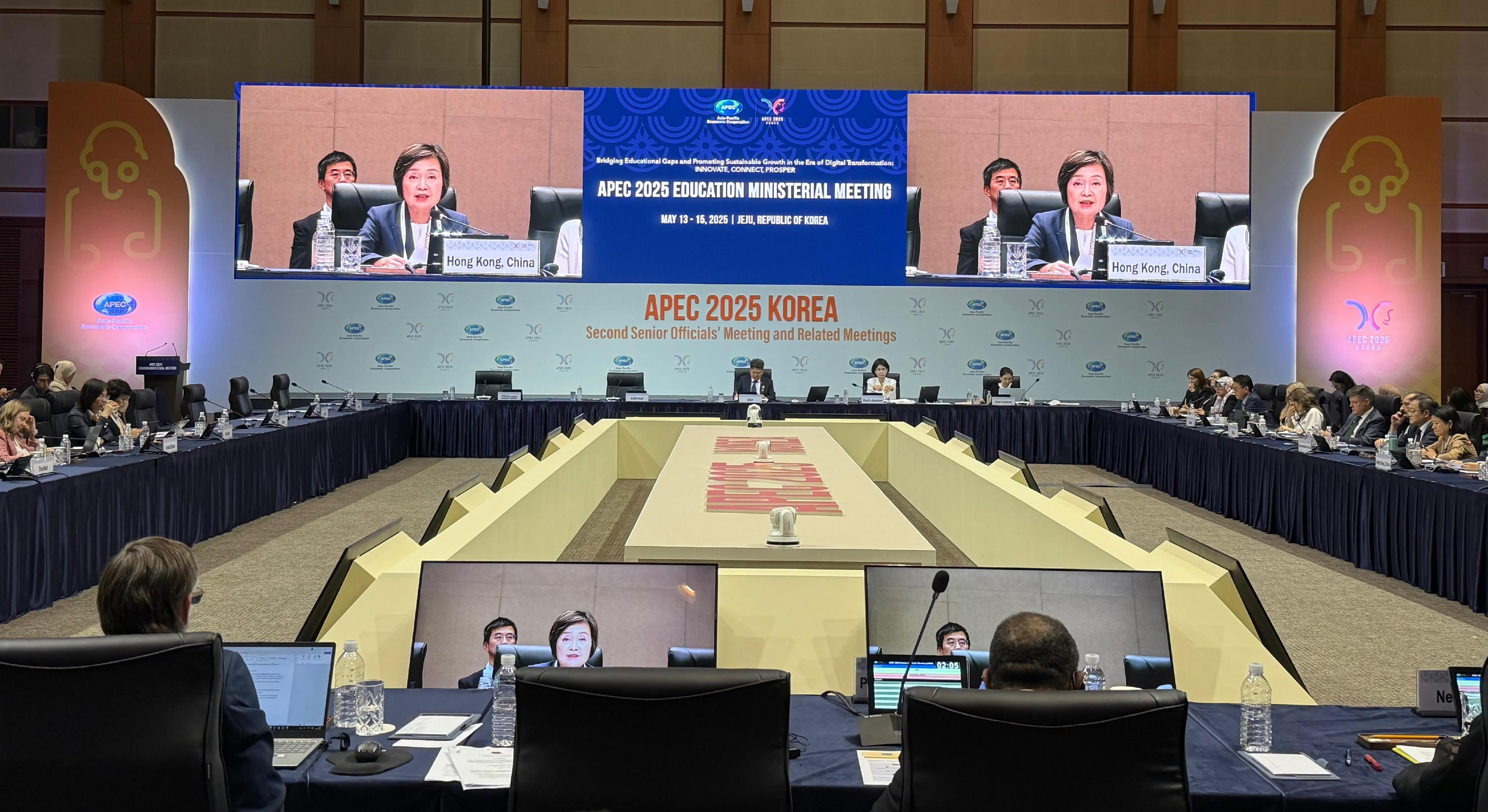 The Secretary for Education, Dr Choi Yuk-lin, attended the 7th Asia-Pacific Economic Cooperation Education Ministerial Meeting in Jeju, Korea, today (May 14). Photo shows Dr Choi speaking at a thematic session.